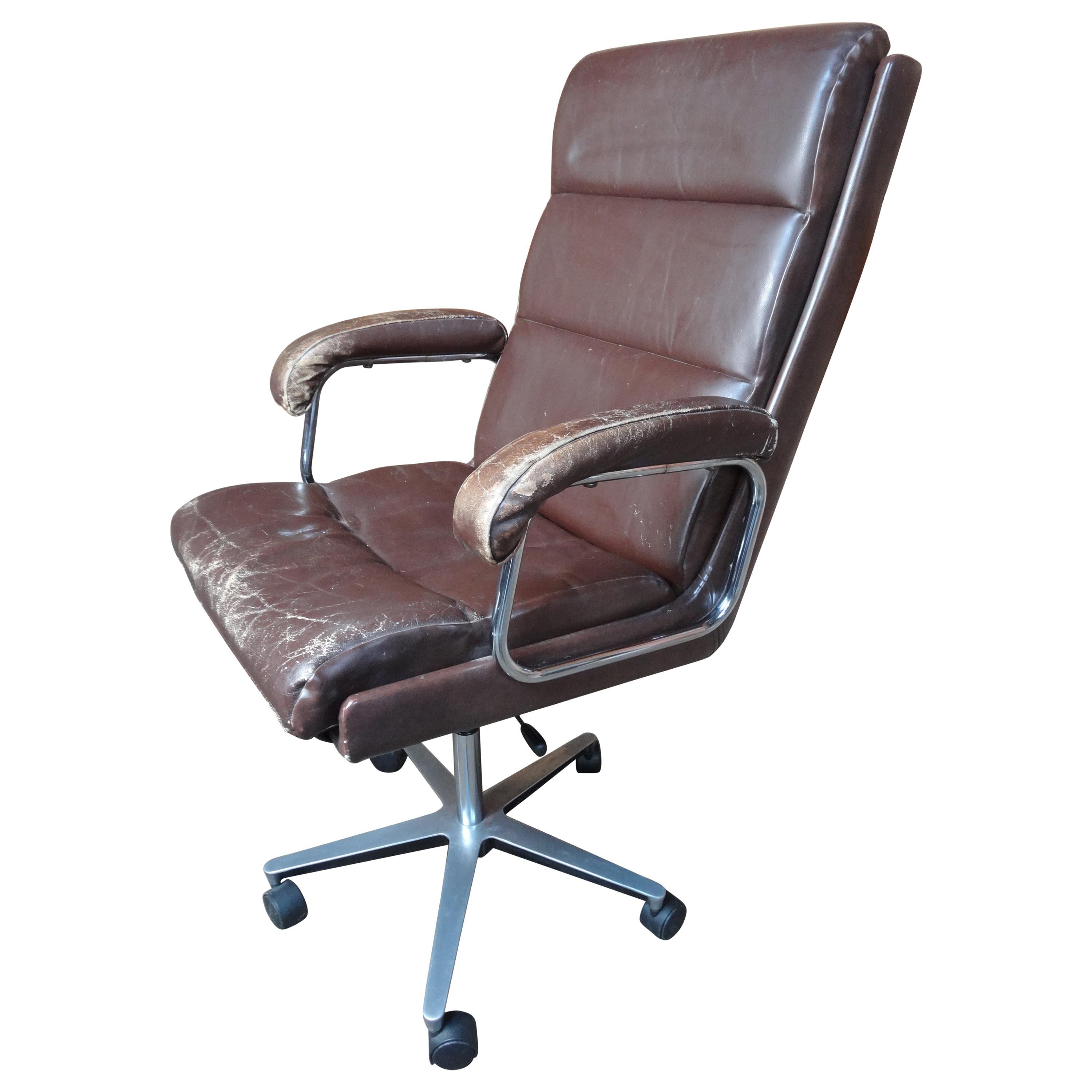 1960 Retro Vintage Swivel Brown Leather Retro Office / Armchair
