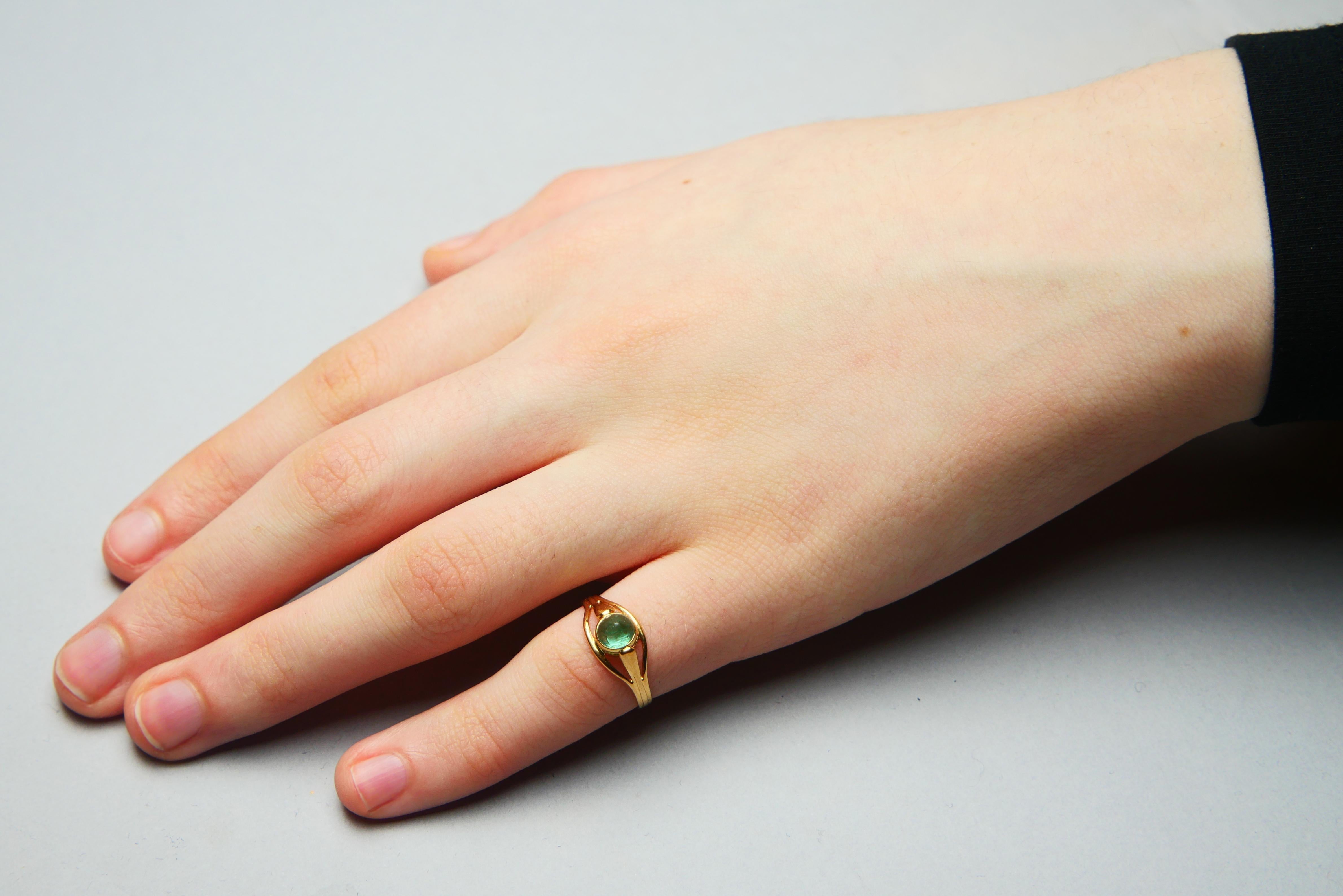 1960 Bague naturelle 0,8ct  Émeraude en or massif 18K ØUS5 / 1.4 gr en vente 2
