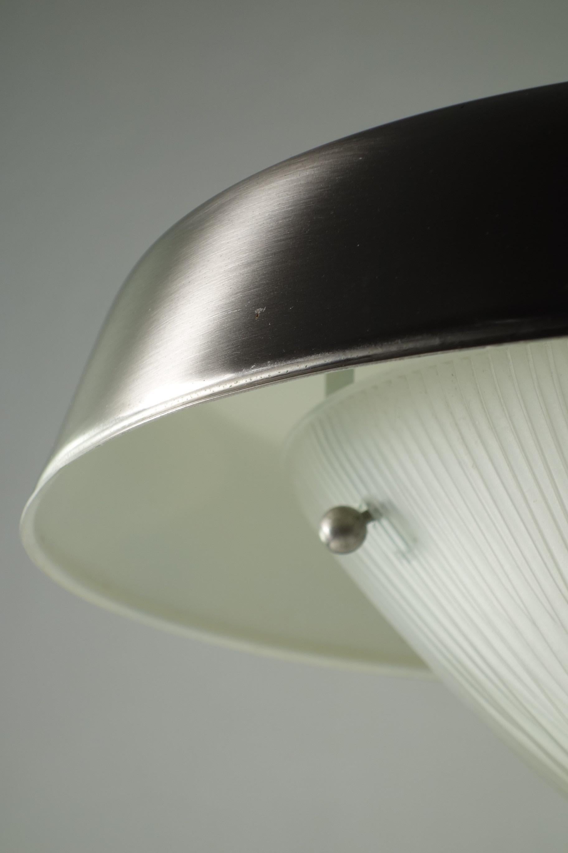 Lampe de bureau Ro Studio Bbpr Artemide de conception italienne en métal nickelé et verre, 1960 en vente 1