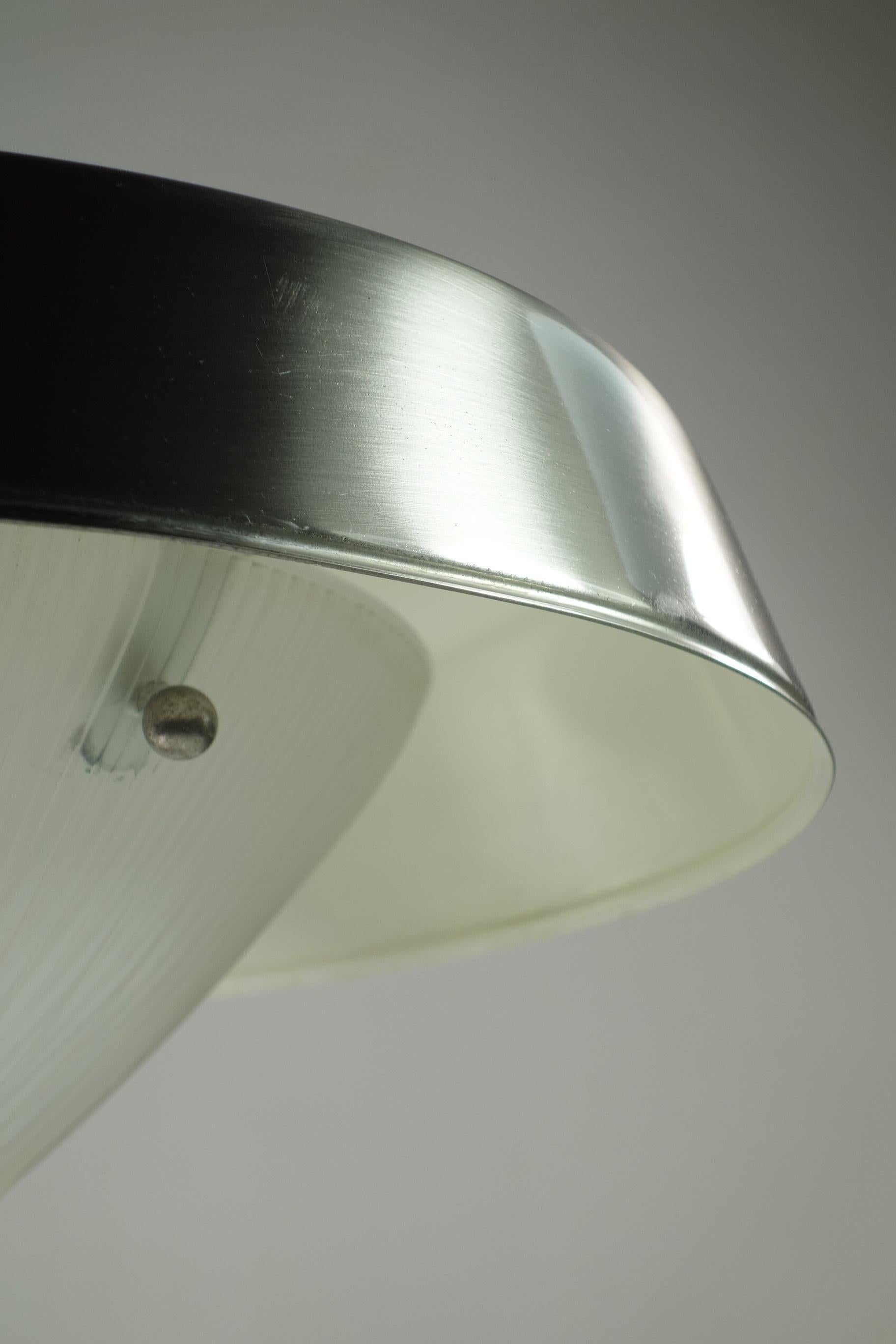 Lampe de bureau Ro Studio Bbpr Artemide de conception italienne en métal nickelé et verre, 1960 en vente 2