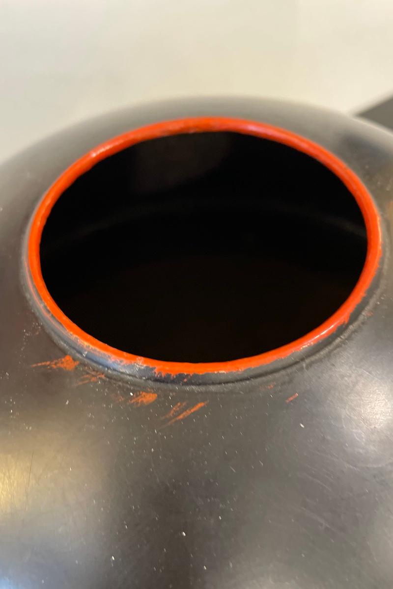 1960 Round Japanese vase crafted in black metal For Sale 1
