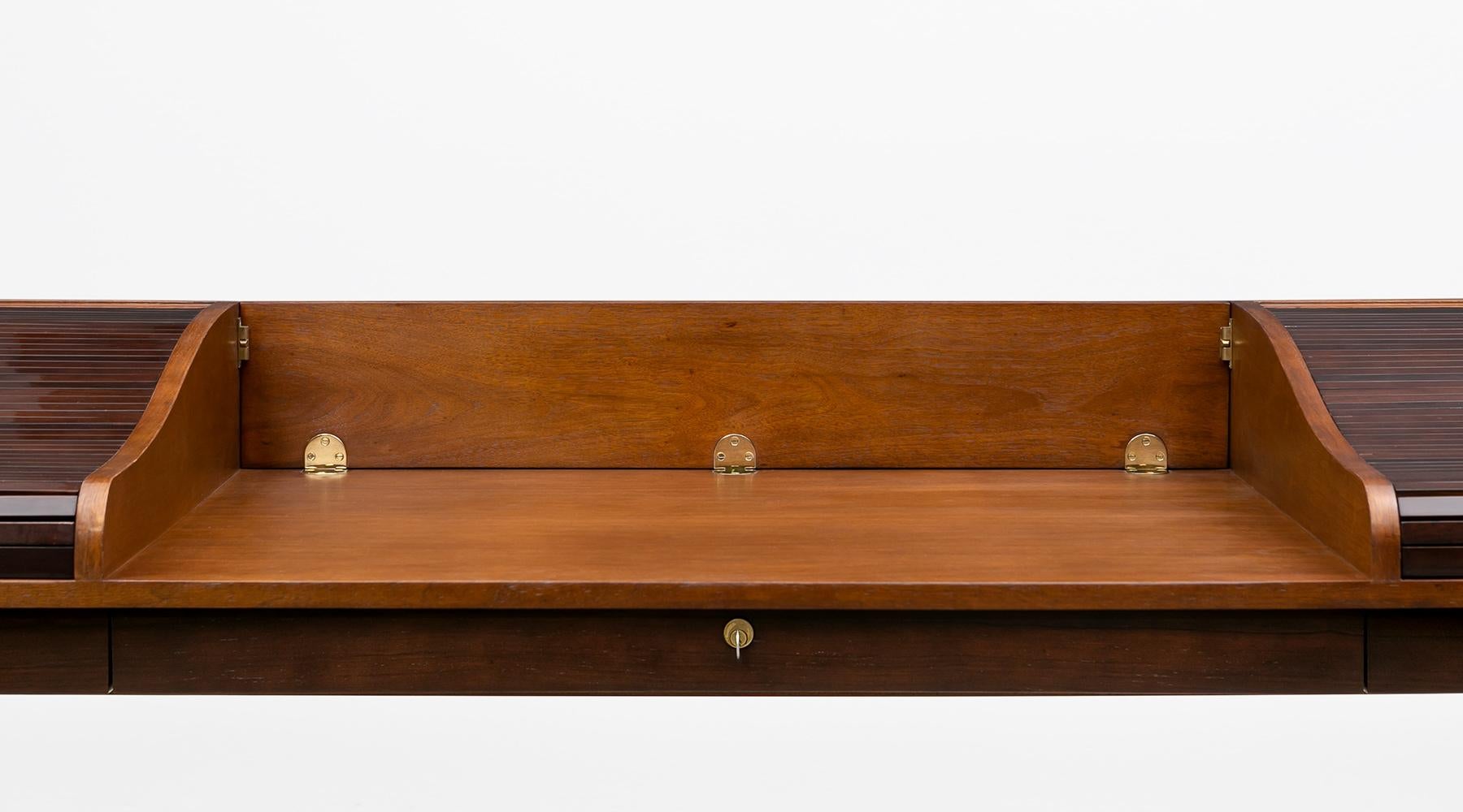 1960s Brown Wooden Desk by Edward Wormley 'c' In Good Condition For Sale In Frankfurt, Hessen, DE