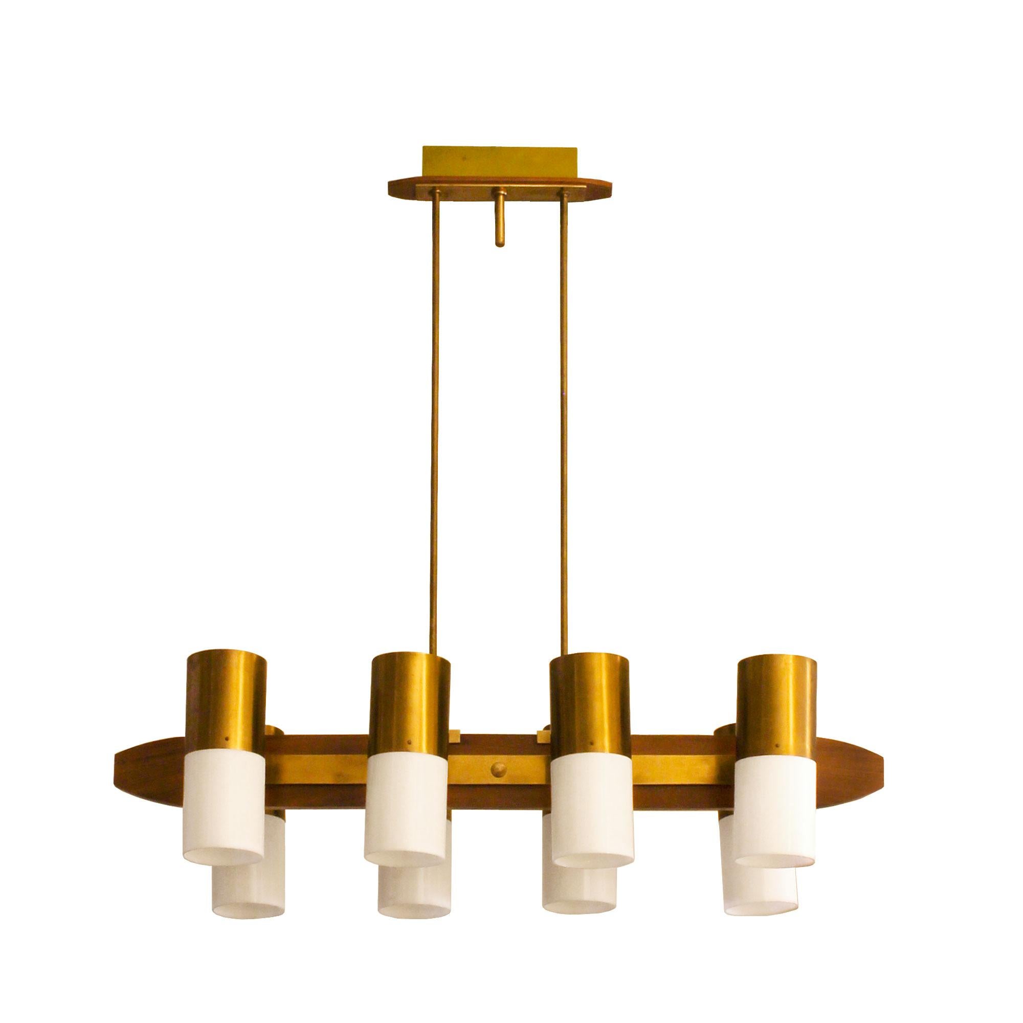Chandelier with eight lights, solid teak, polished brass and plexiglass lampshades,

Italy, circa 1960.

Lampshades height: 25 cm.
