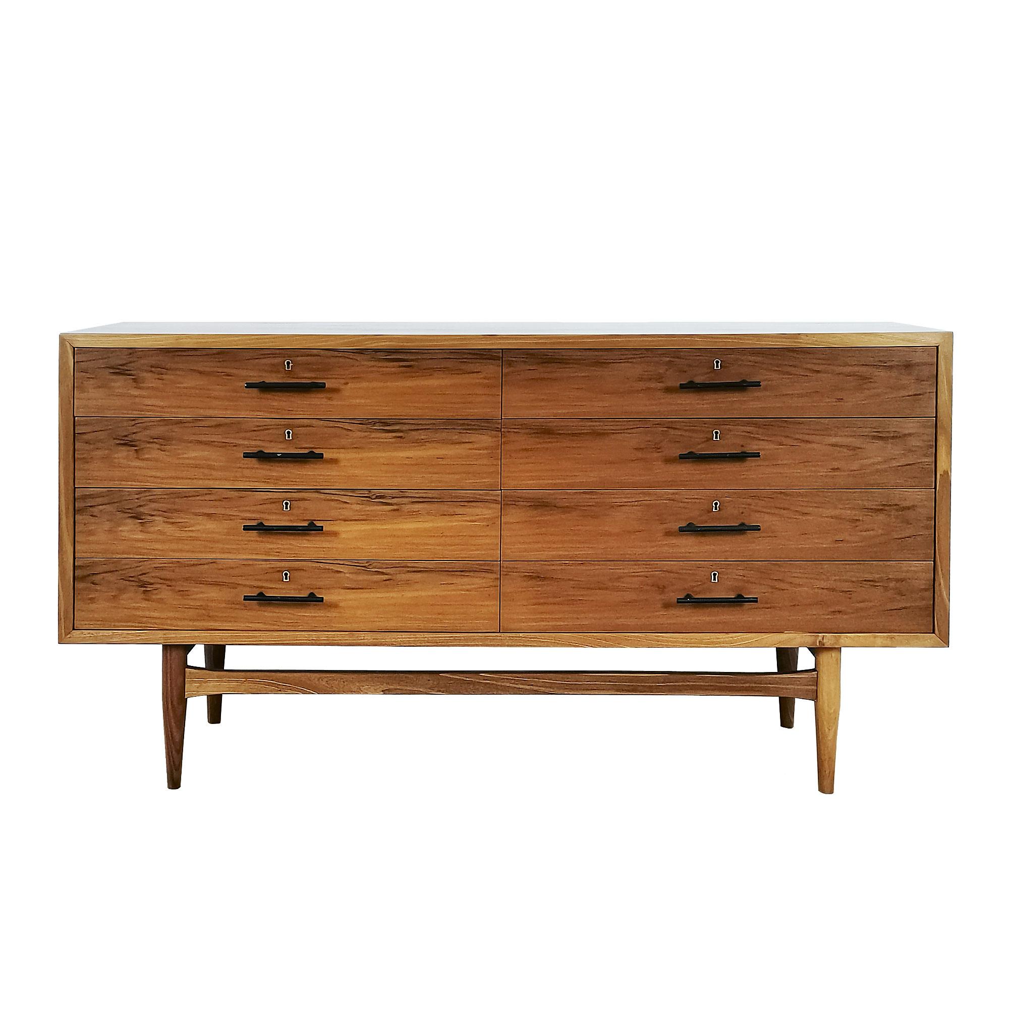 Cubist chest with eight drawers, solid walnut with walnut veneer and solid walnut base, wax finishing. Blackened steel handles.
Design: Jordi Vilanova.

Spain, Barcelona end of the 60´s.