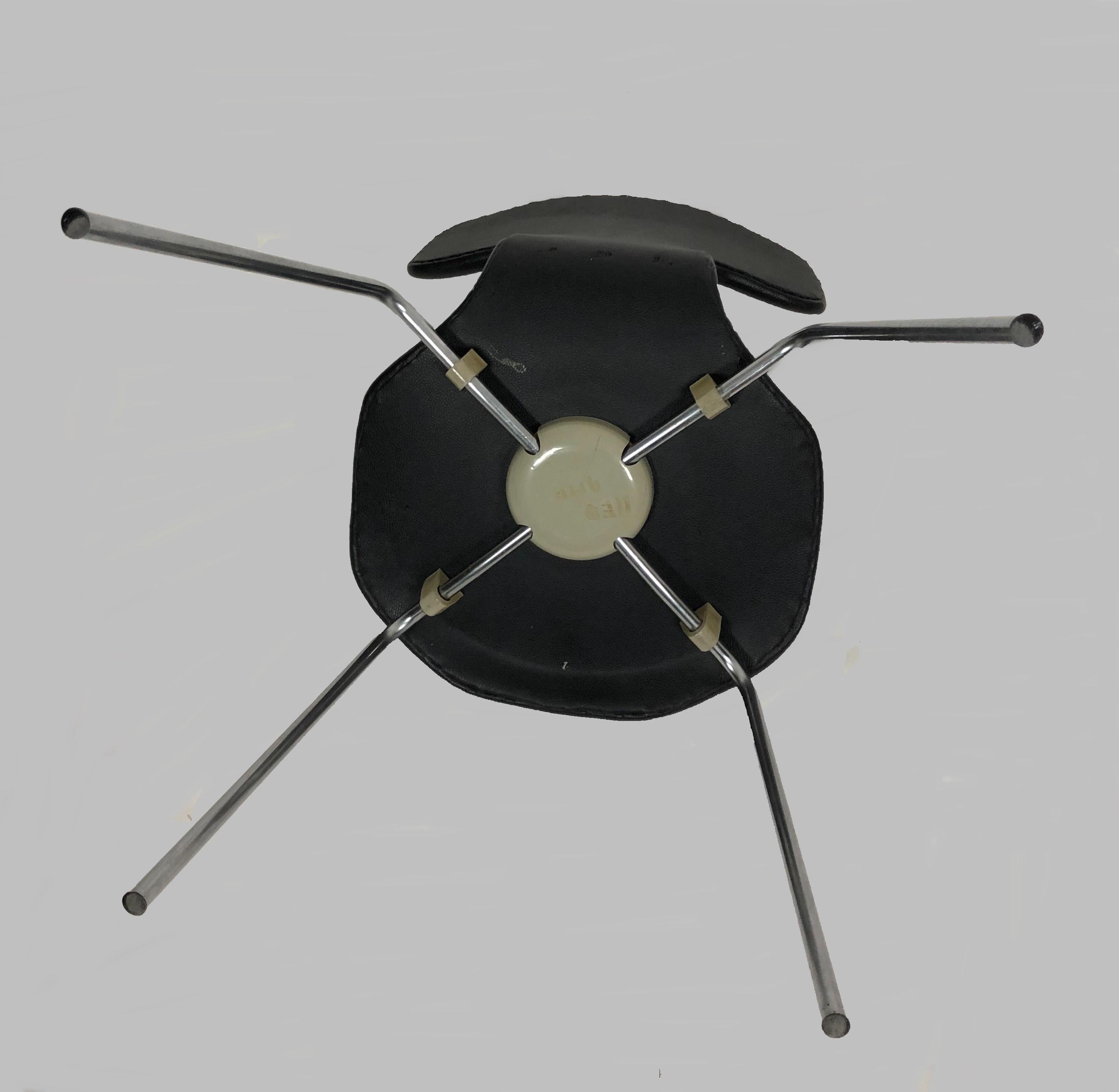 1960s Danish Arne Jacobsen T-Chair / Hammer Chair by Fritz Hansen For Sale 1