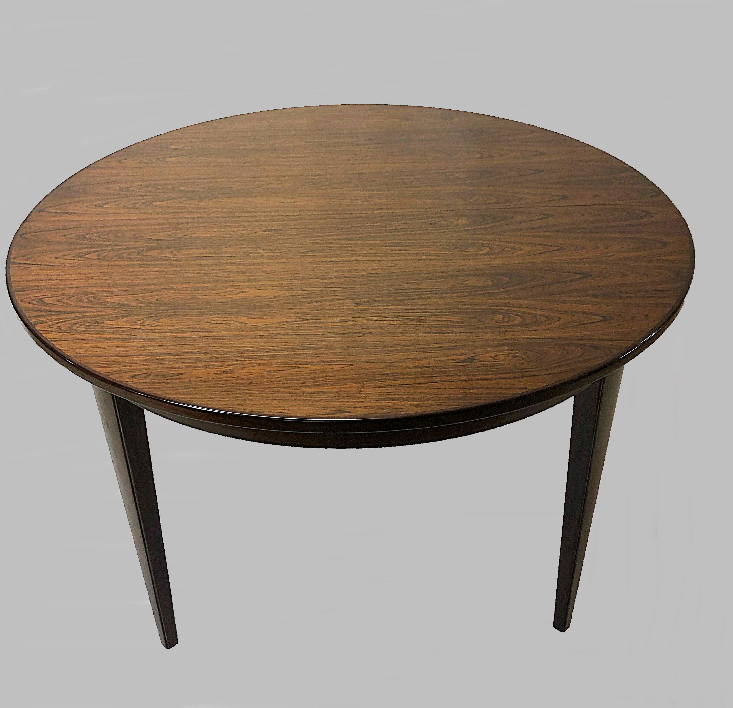 Danish Omann Junior Dining table in rosewood.

The well crafted dining table has a simple and elegant design that enhance the pattern of the rosewood. The dining table has one 55 cm. / 21.7 in. extension leaf in rosewood and two additional extension