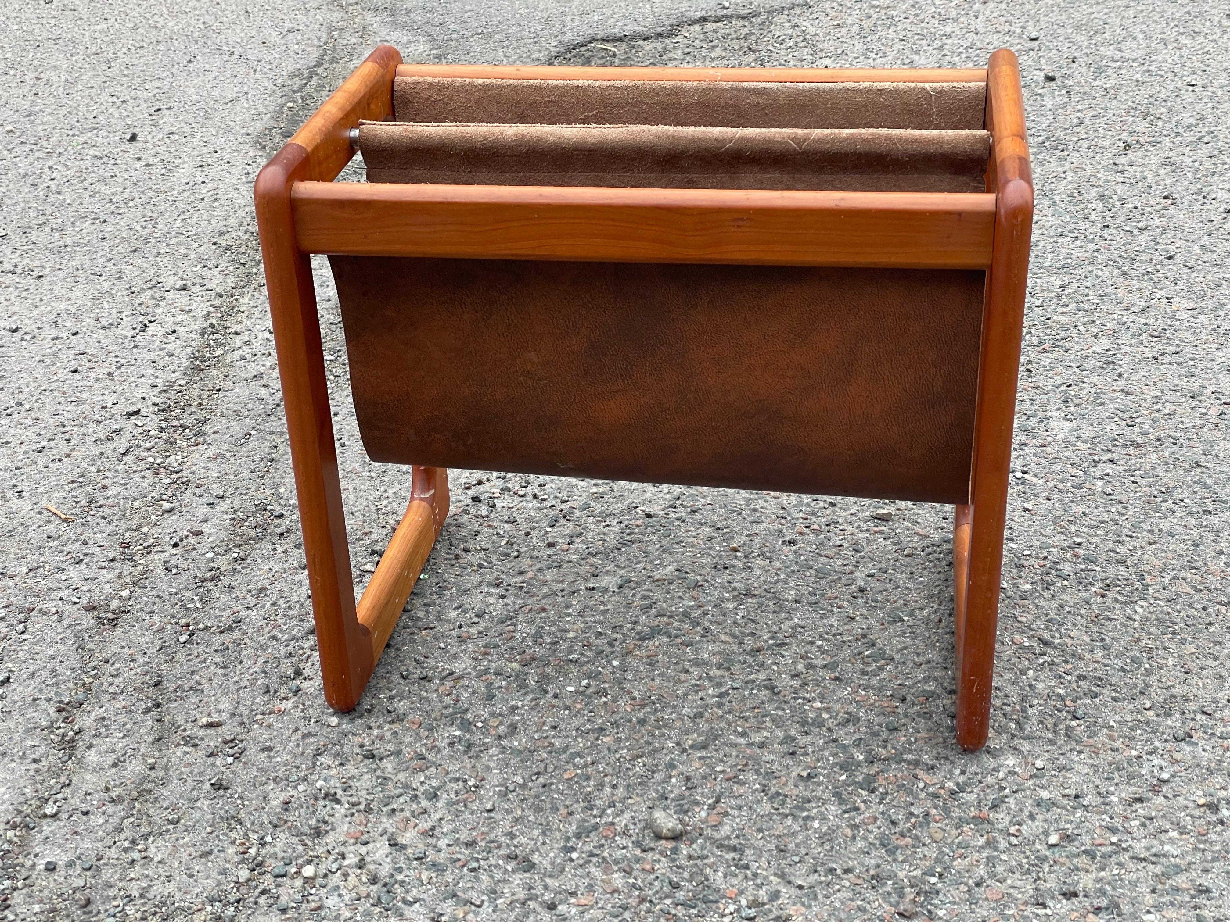Mid-20th Century 1960´s Danish Mid-Century Modern magazine holder crafted in teak and leather For Sale