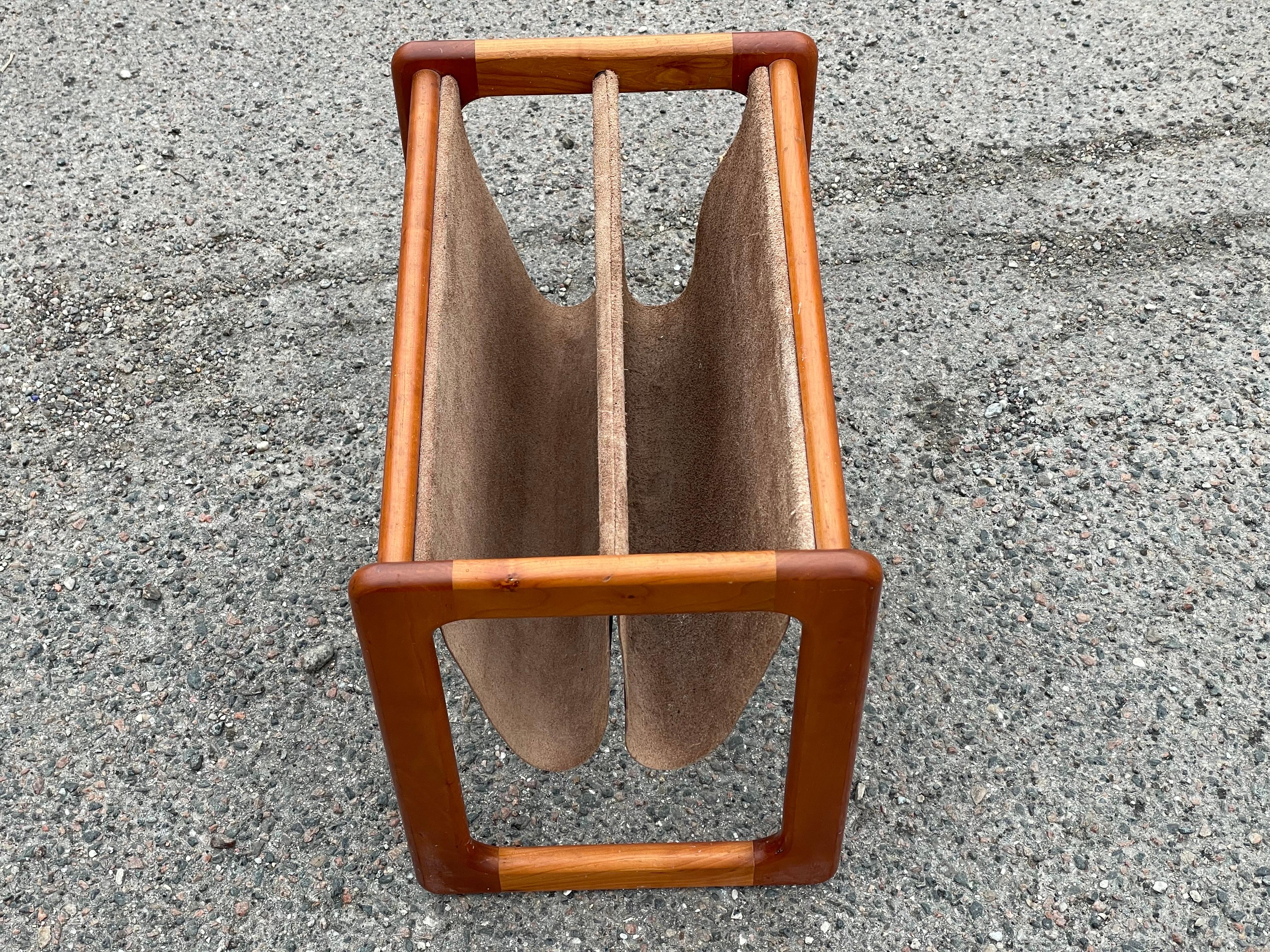 Teak 1960´s Danish Mid-Century Modern magazine holder crafted in teak and leather For Sale