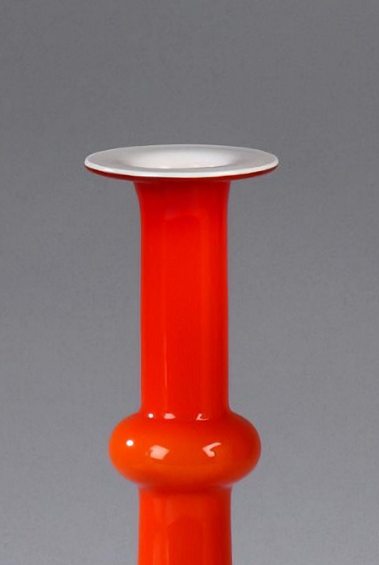 Danese Vaso danese soffiato a mano del 1960 in vetro rosso di Christer Holmgren per Holmegaard in vendita