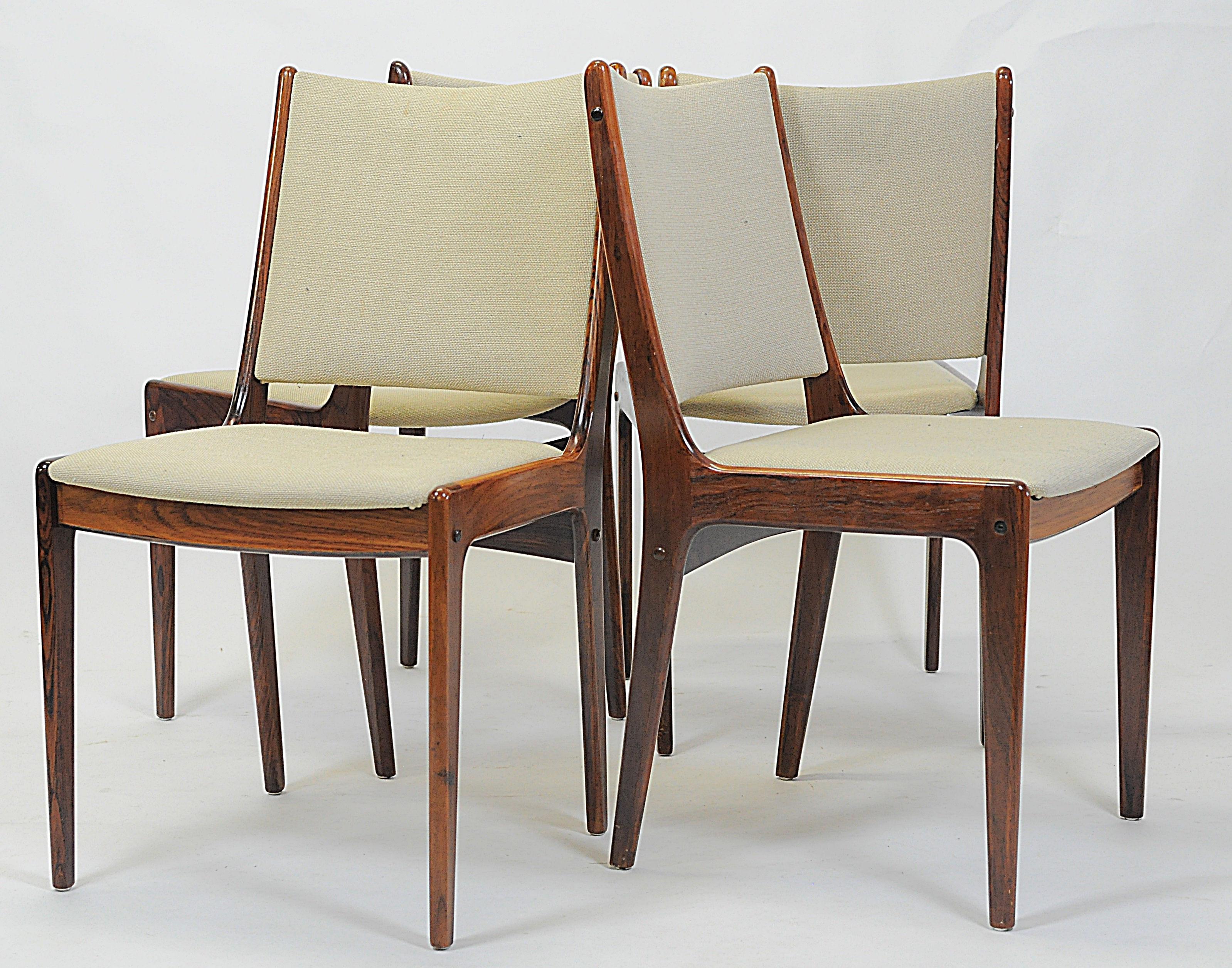 Eight Johannes Andersen Restored Rosewood Dining Chairs Reupholstery Included In Good Condition In Knebel, DK