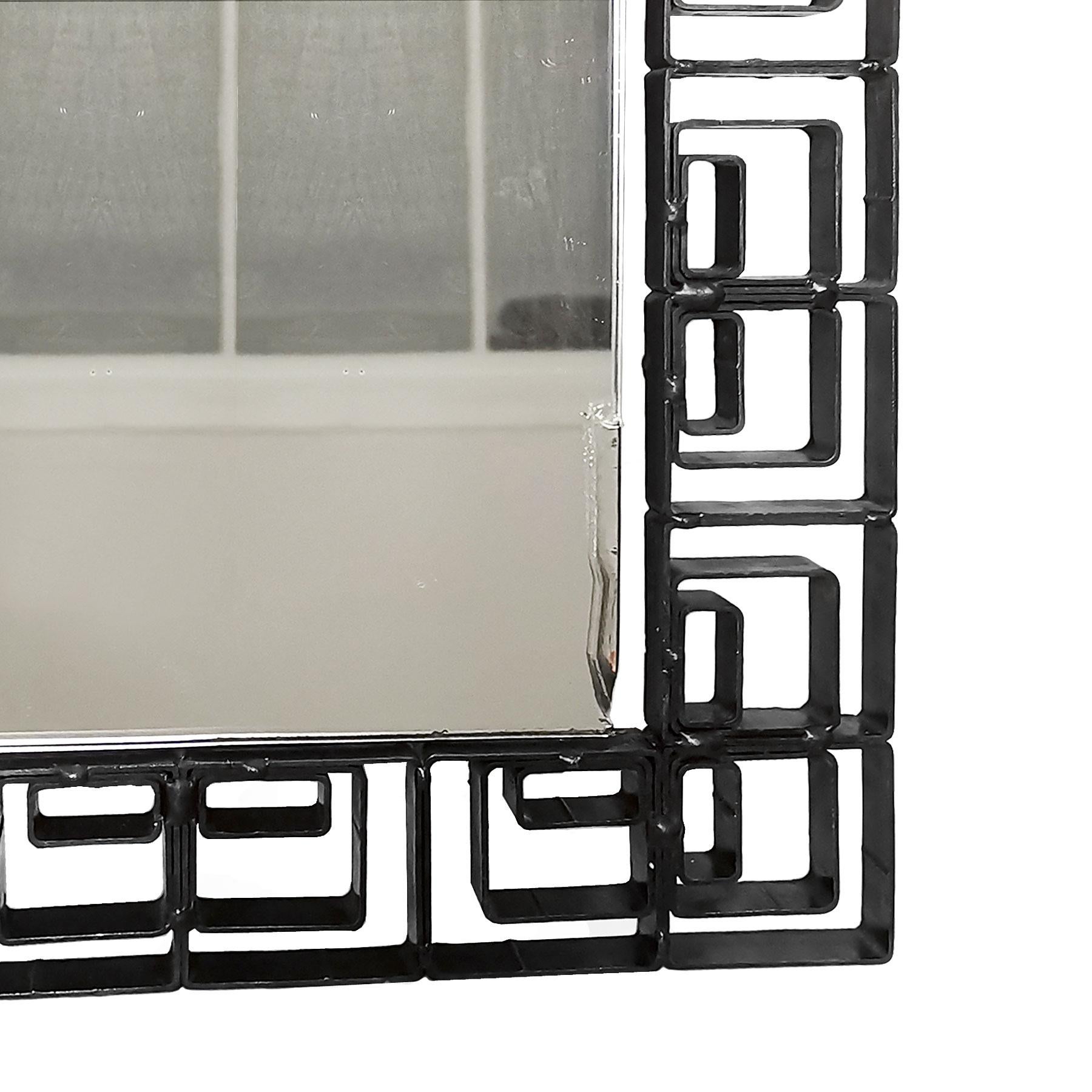 italien Paire de miroirs de style mi-siècle moderne False, cadre en fer forgé, patine noire, Italie en vente