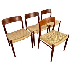 1960's Vier vollständig restaurierte Niels Otto Moller Teakholz Esszimmerstühle Papercord Sitze