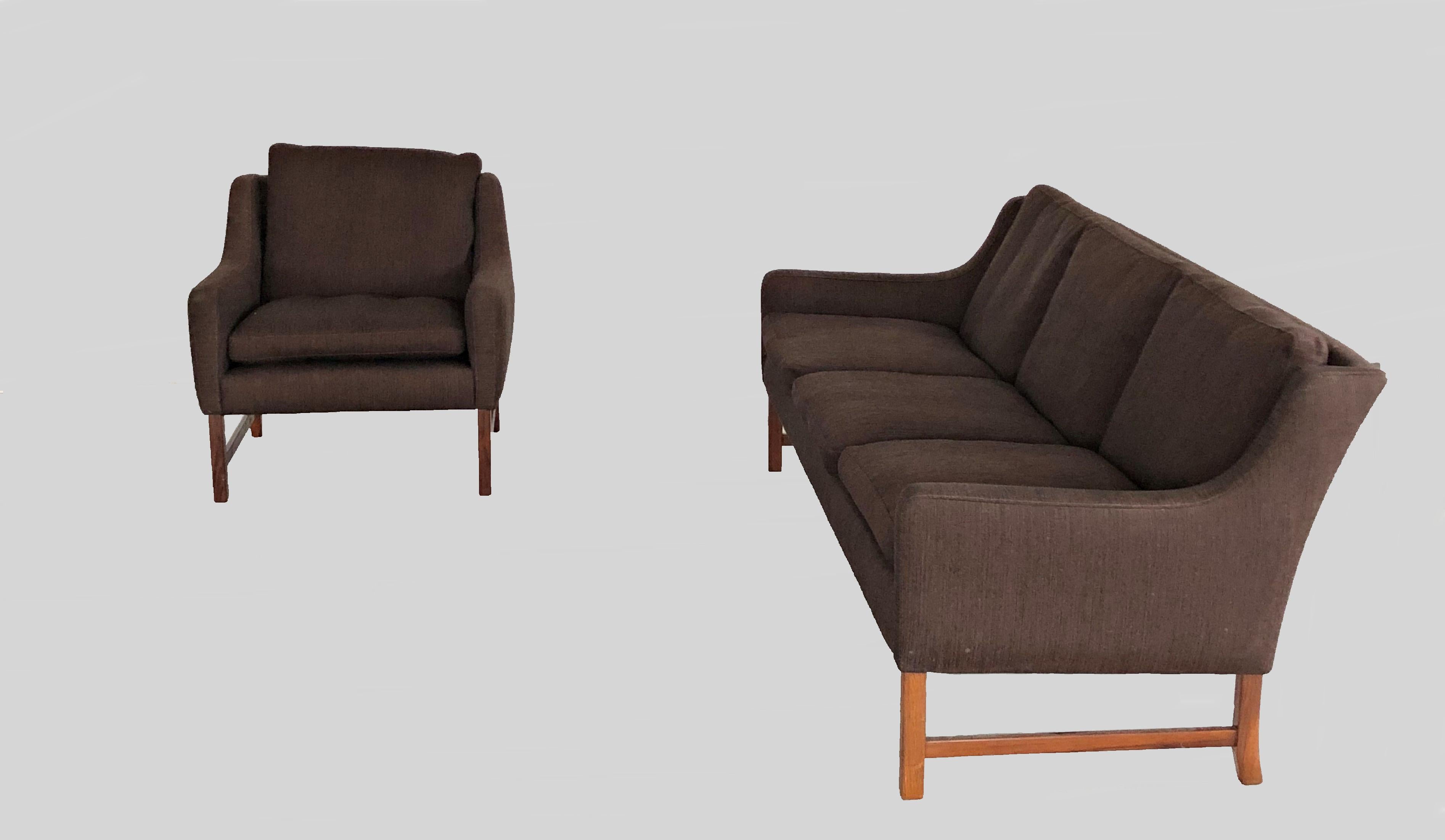 1960s Fredrik Kayser 3-seat rosewood sofa and lounge chair by Vatne

This very elegant four-seat sofa set was designed by one of Norway's most iconic Designers, Fredrik A. Kayser for Vatne sometime in the late 1960s as model 965. The set has