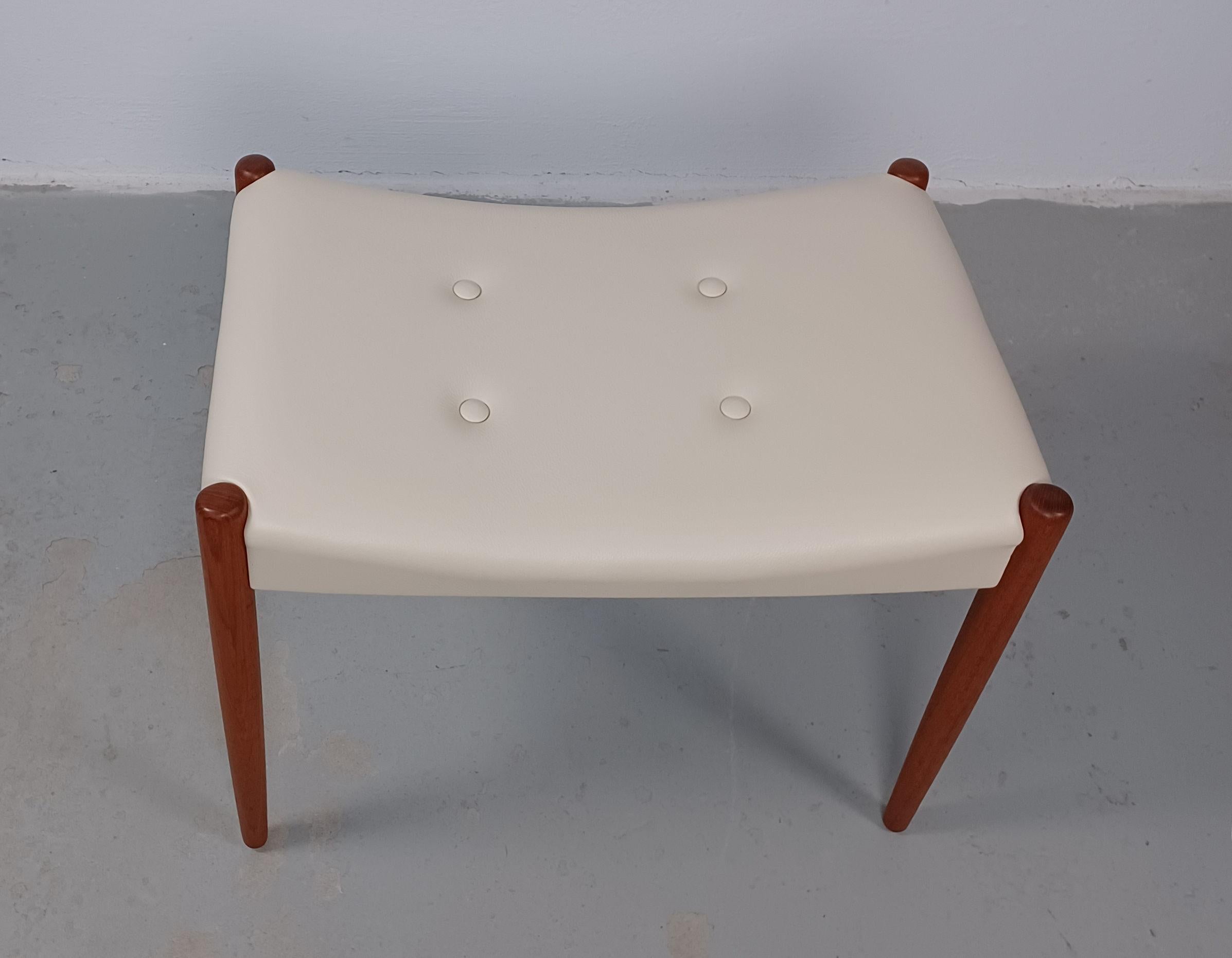Scandinavian Modern 1960´s Fully restored Danish Footstool in Teak Reupholstered in Cream Leather For Sale
