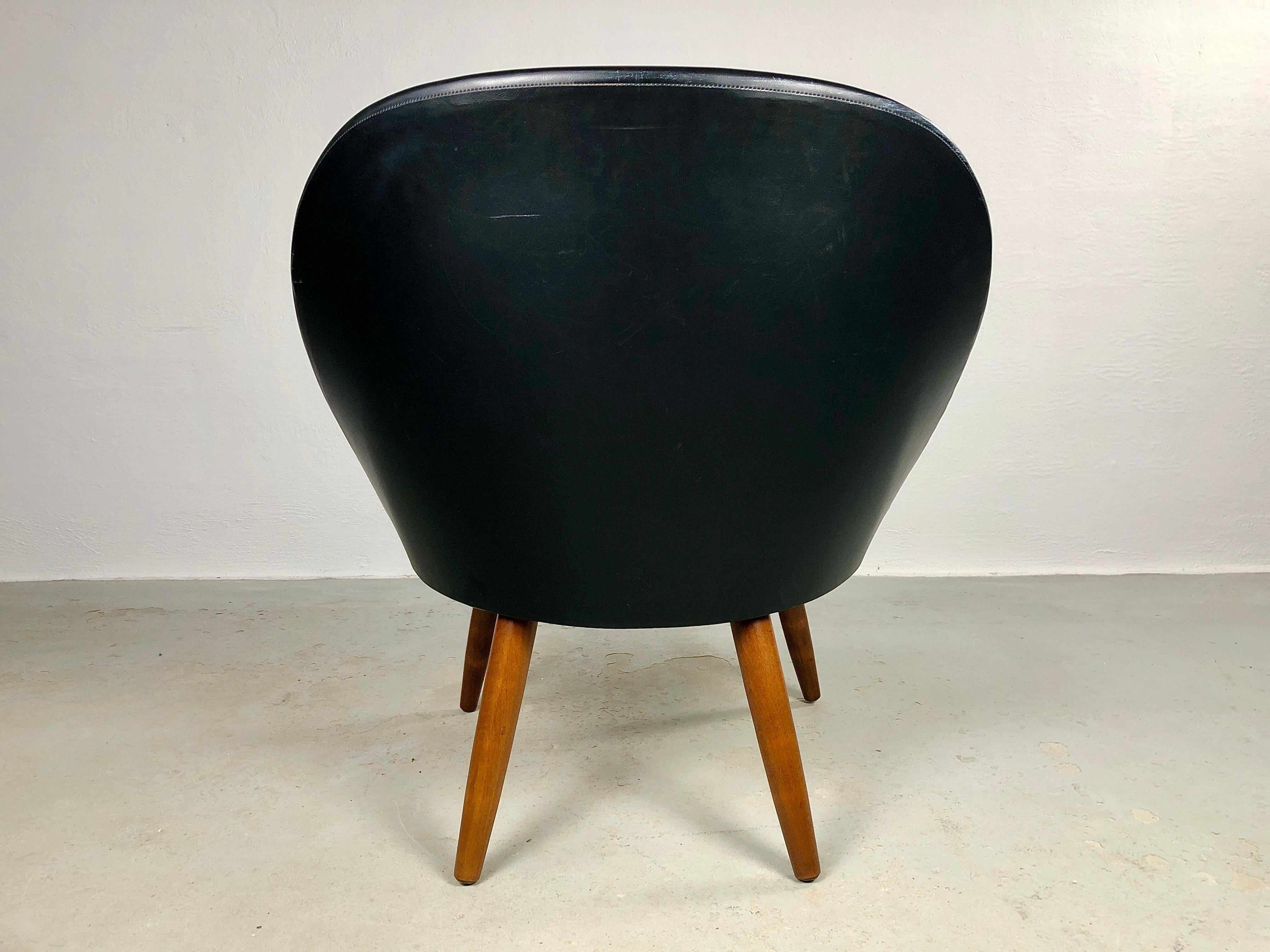 1960's Fully Restored Danish Lounge Chair Reupholstered in Black Leather For Sale 1