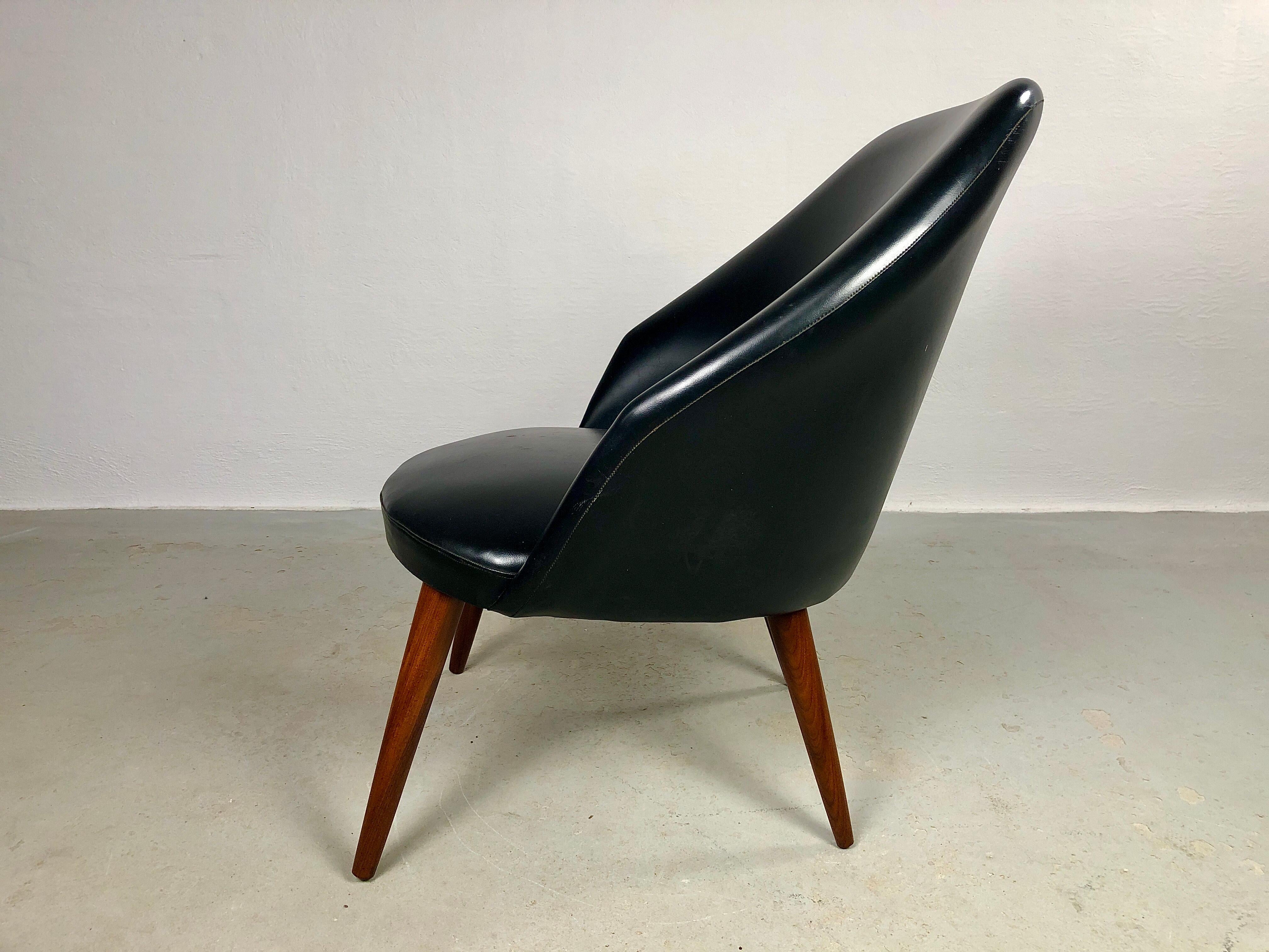 1960´s Fully Restored Danish Lounge Chair Reupholstered in Black Leather 3