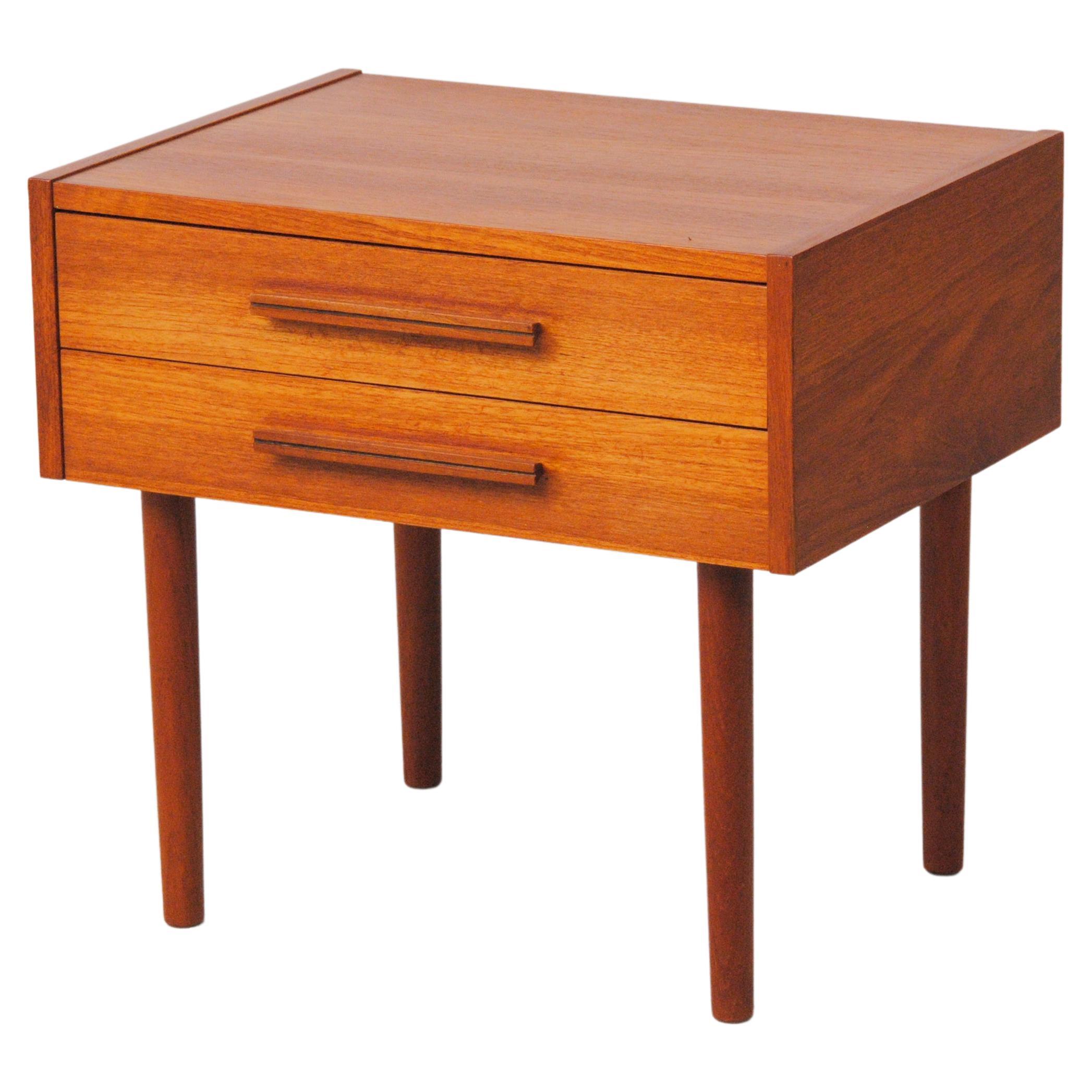 Commode en teck danois des années 1960 entièrement restaurée - Table de nuit en vente