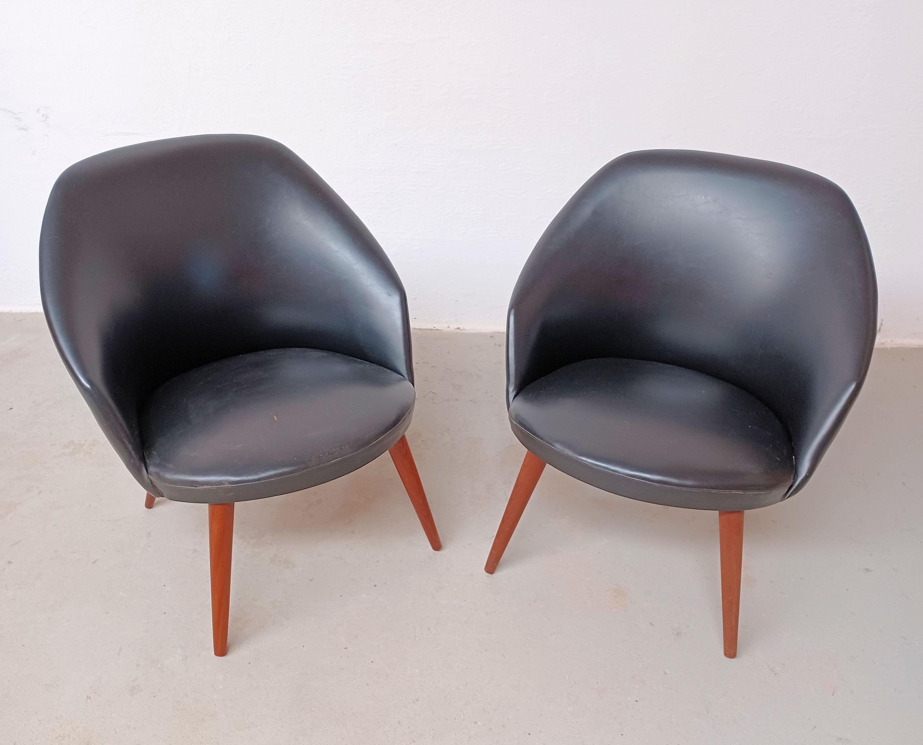 Scandinave moderne Deux chaises longues Ejvind Johansson des années 1960 entièrement restaurées et personnalisables en vente