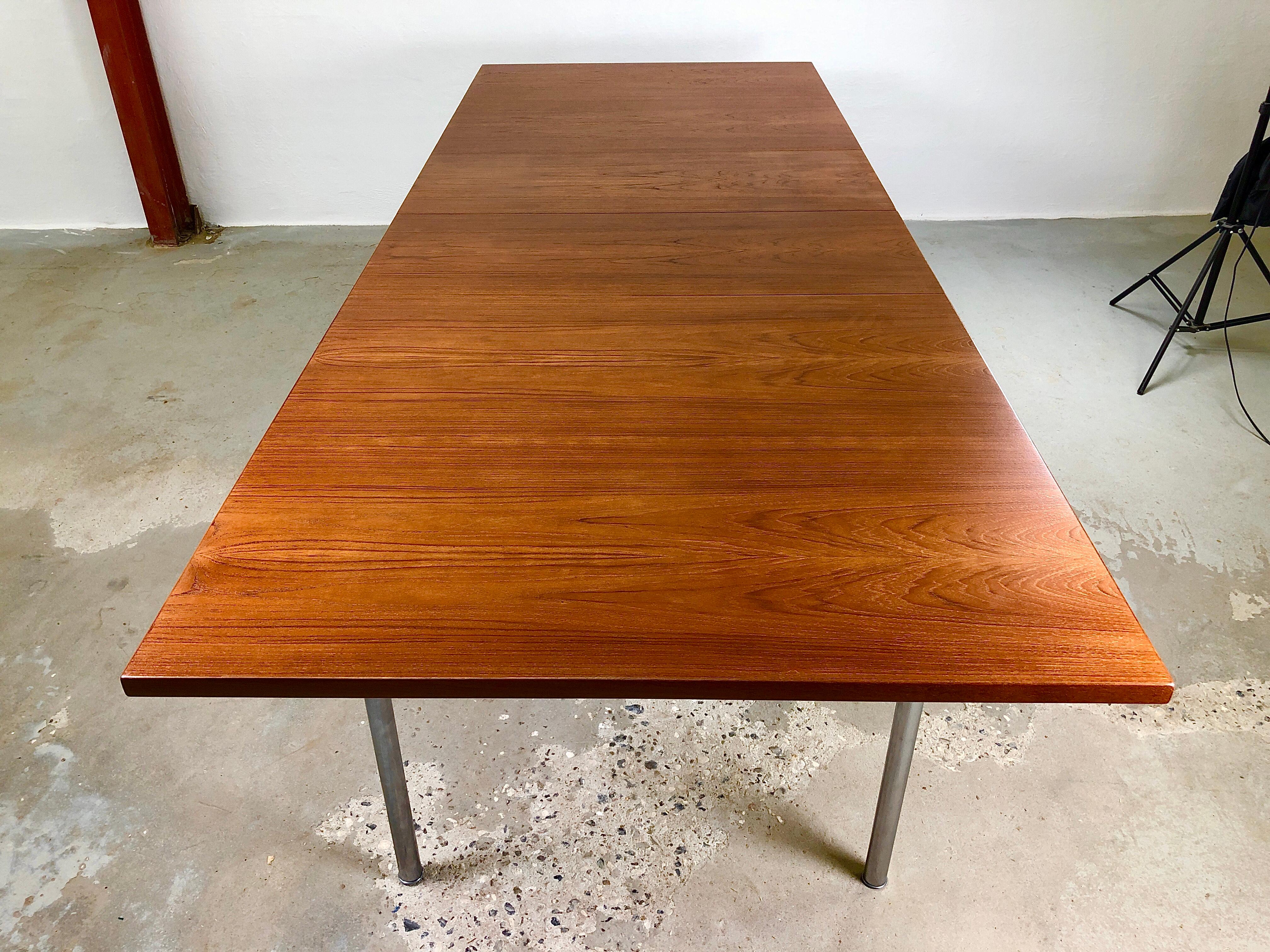 1960´s Hans Wegner Fully Restored Extension Dining Table in Teak by Andreas Tuck In Good Condition For Sale In Knebel, DK
