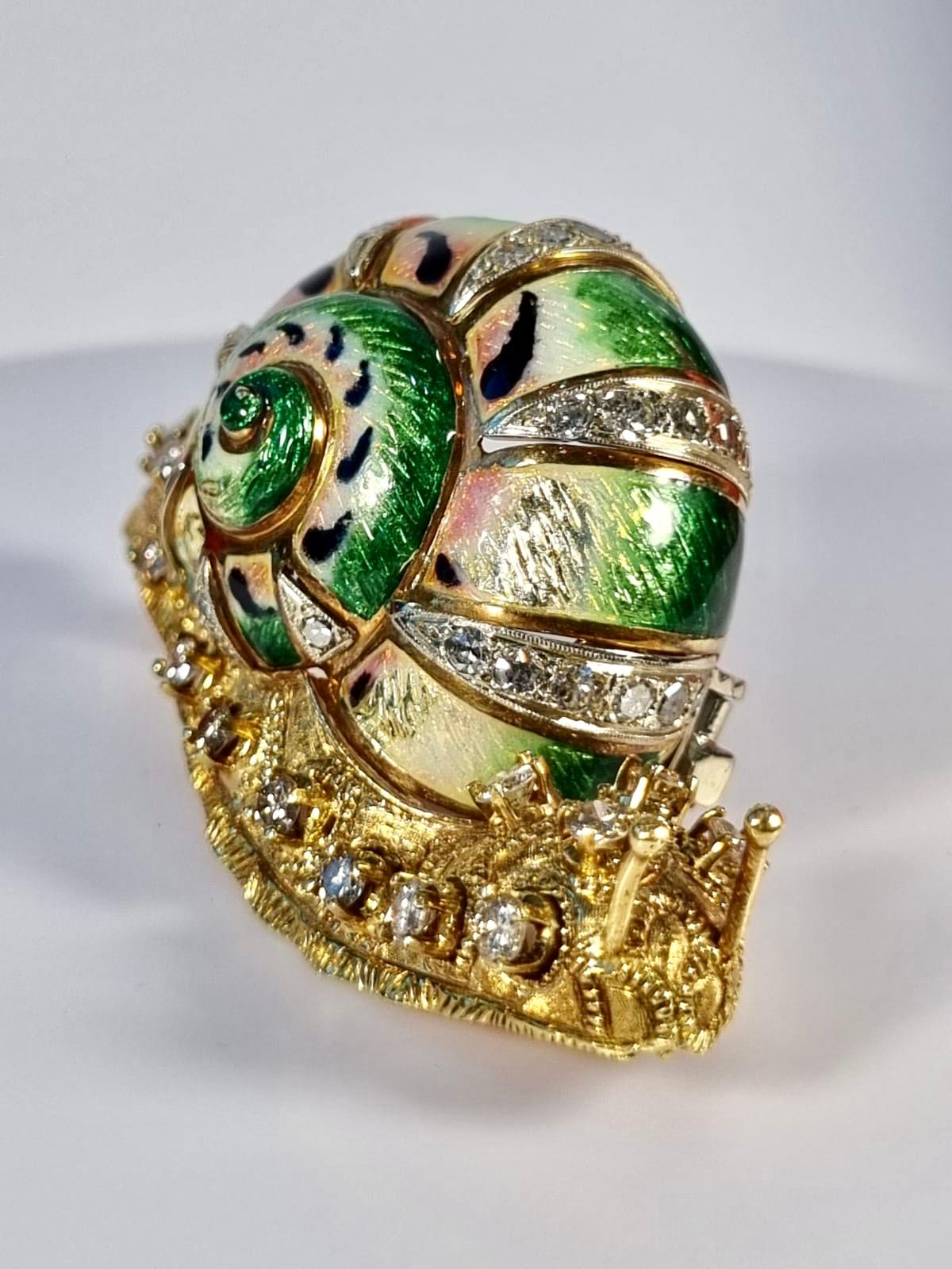 1960´s Italian Enamel Snail  in 18k gold and diamonds brooche 
44 brilliant diamonds that total 1.60ct
Weight 33.31 gr
Measures 60 x34 x20 mm 

READY TO SHIP
*Shipment of this piece is not affected by COVID-19. Orders welcome!

PRADERA is a second