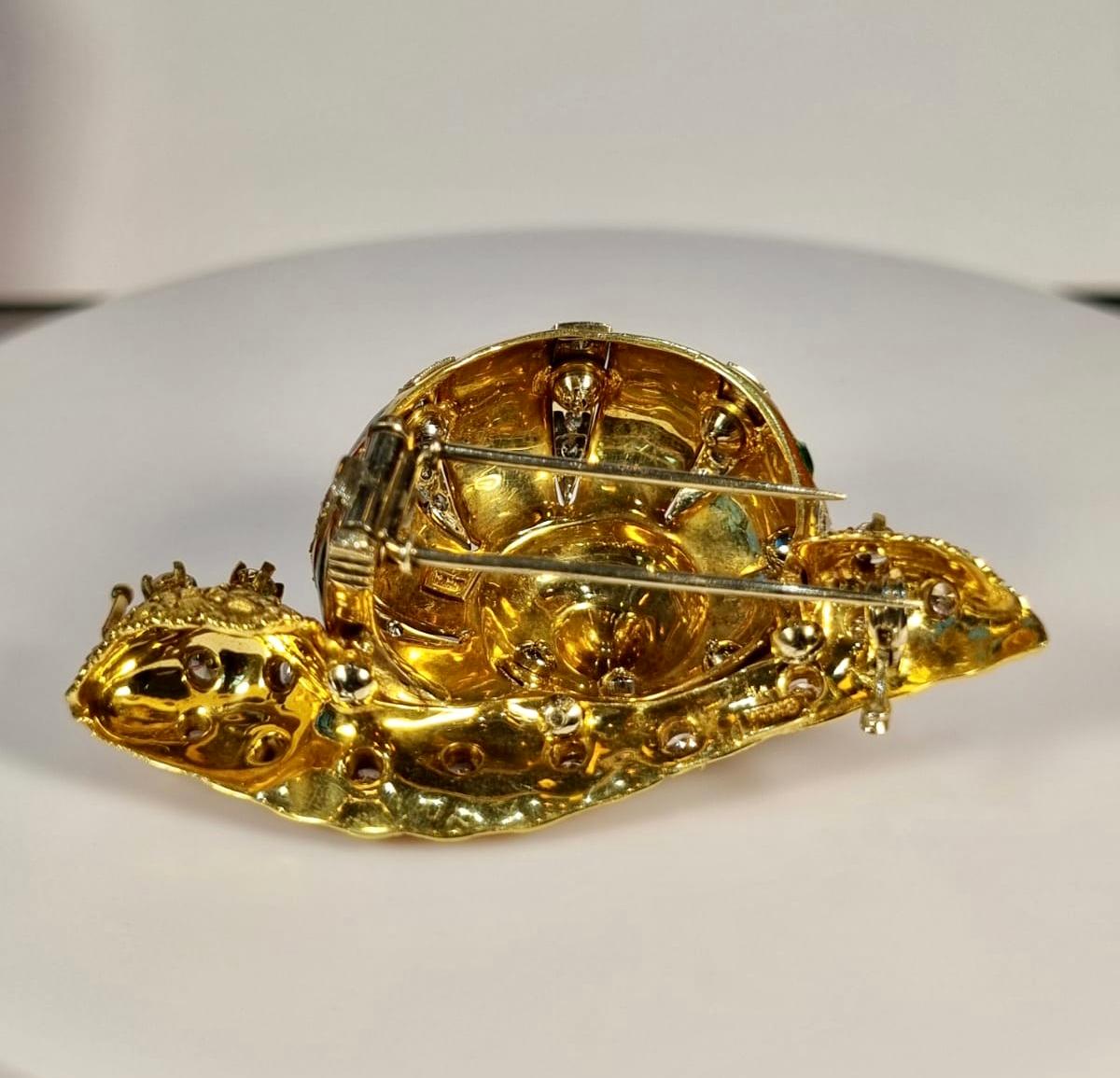 Bracelet escargot italien en or 18 carats et diamants, brooche en émail, années 1960 Excellent état - En vente à Bilbao, ES