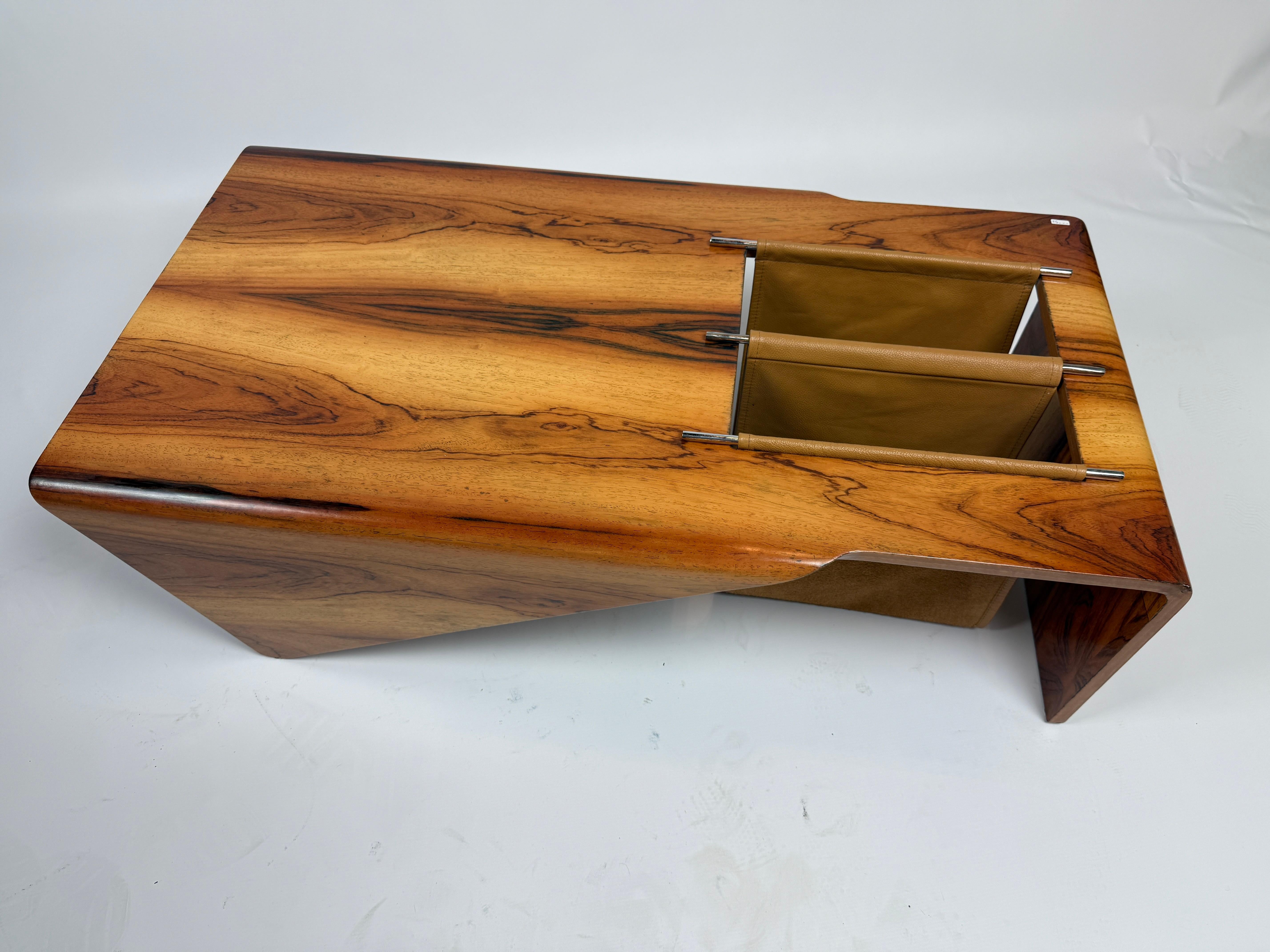 1960' s Jorge Zalszupin Andorinha Wood & Leather Coffee Table Brésil Bon état - En vente à Milano, IT
