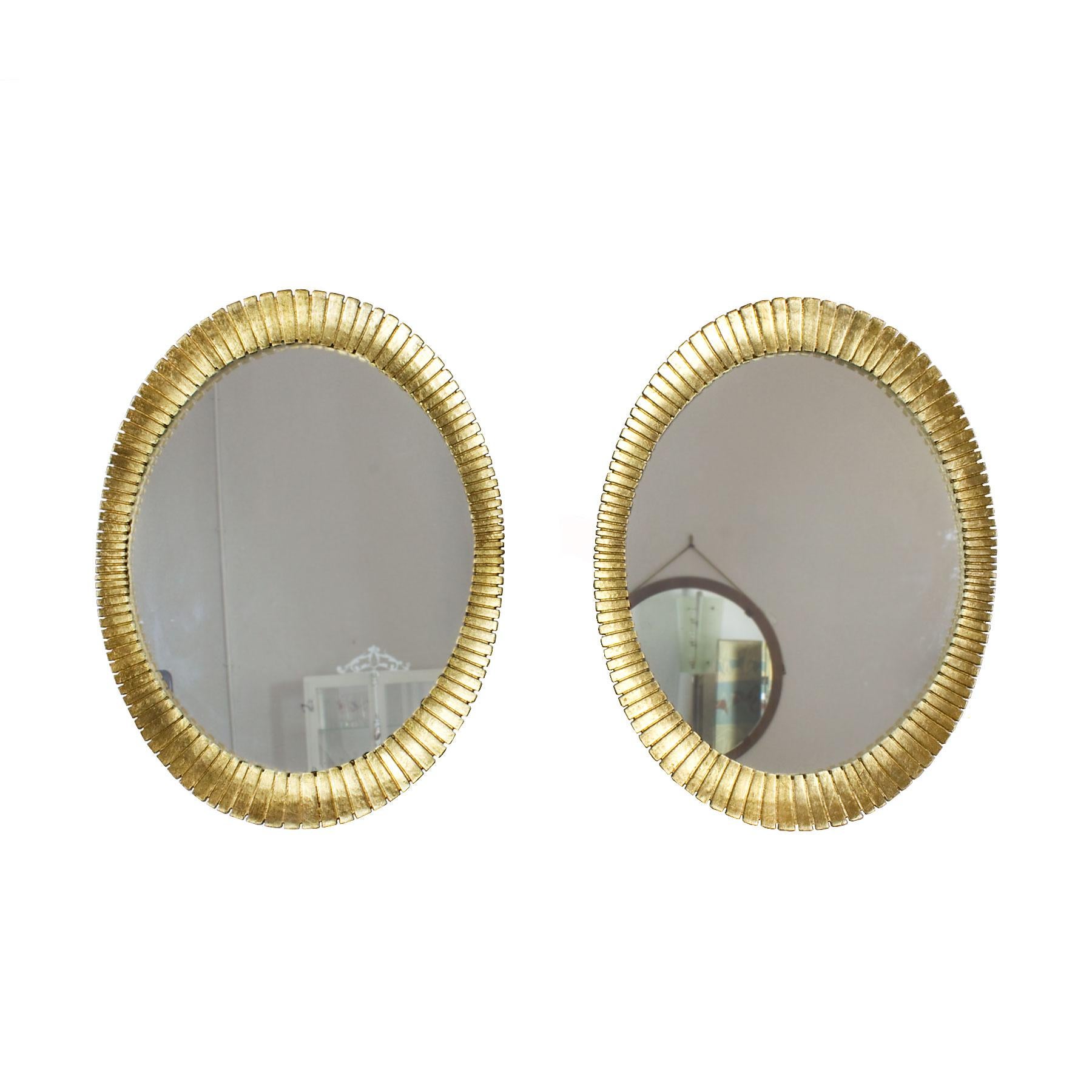 Pair of mirrors, carved and golden leaf wood. Original oxidation.

Spain, Barcelona, circa 1960.