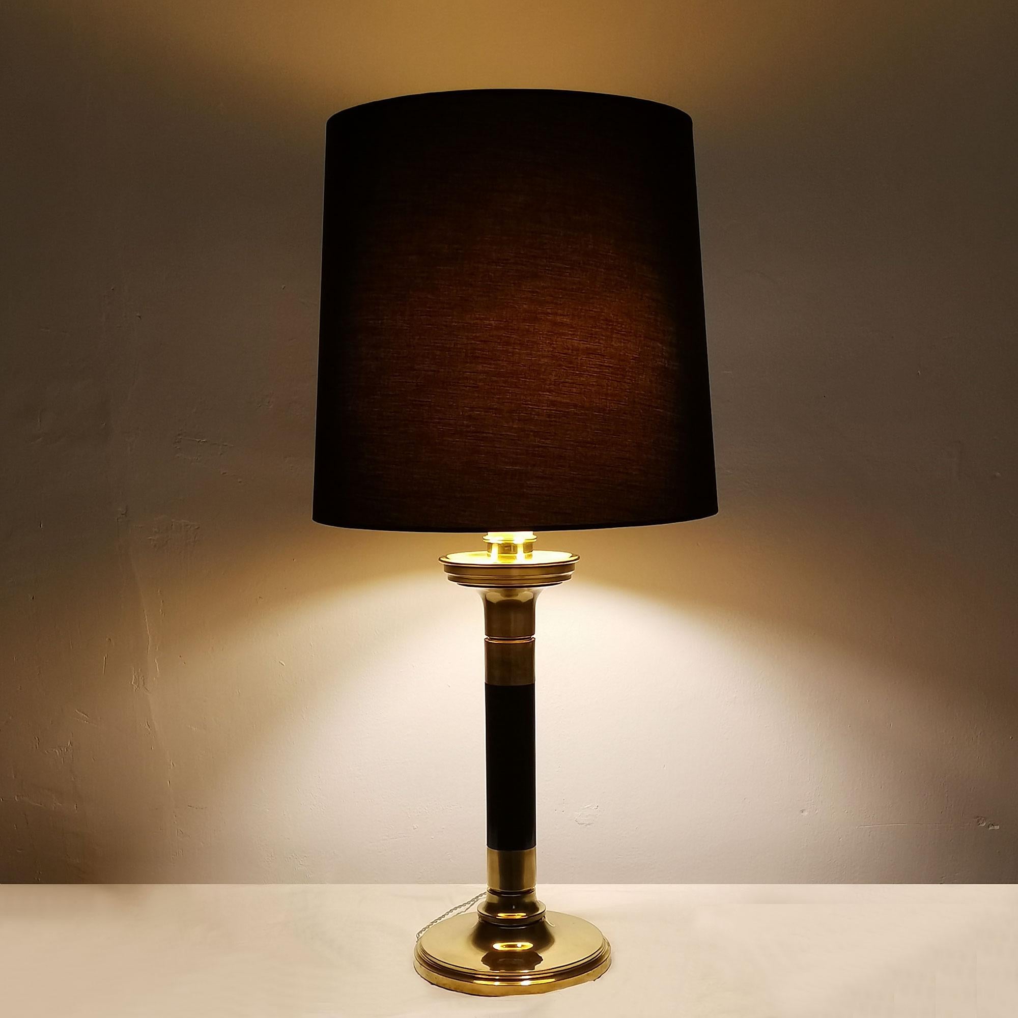 Pair of Mid-Century Modern Table Lamps by Clar, Mahogany and Brass - Barcelona For Sale 3