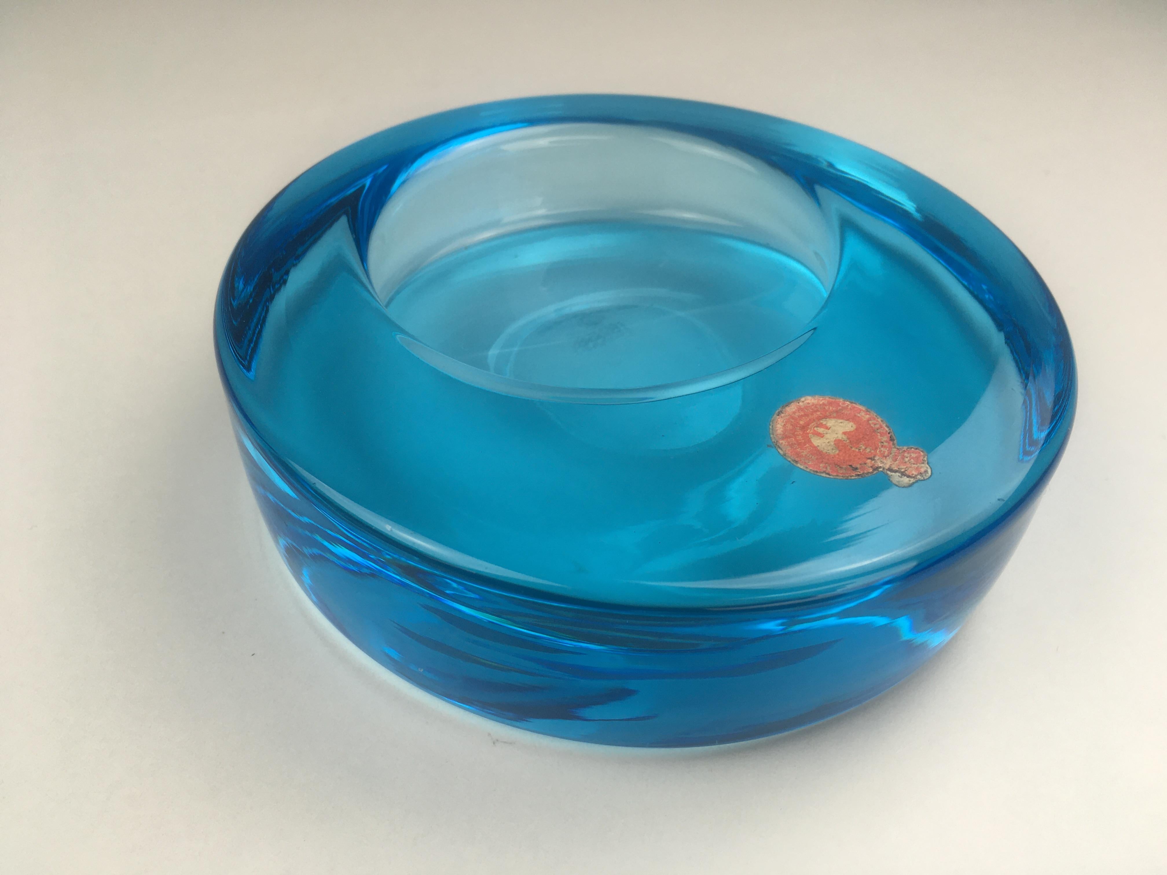 1960er Jahre Prototyp eines mundgeblasenen Aschenbechers aus blauem Glas, Schale von Per Lütken für Holmegaard (Dänisch) im Angebot