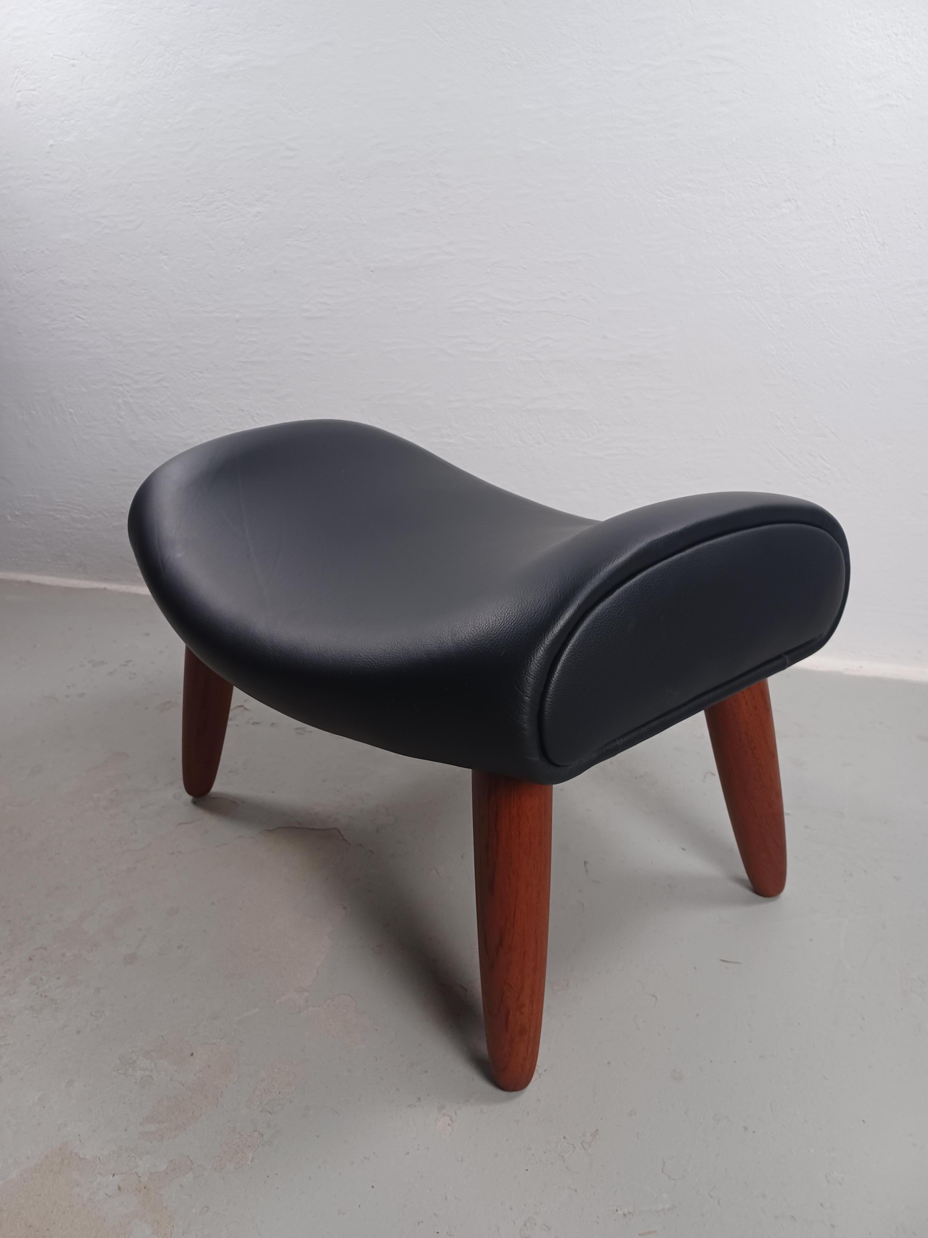 Scandinavian Modern 1960´s Fully restored Danish Footstool in Teak Reupholstered in Black Leather For Sale
