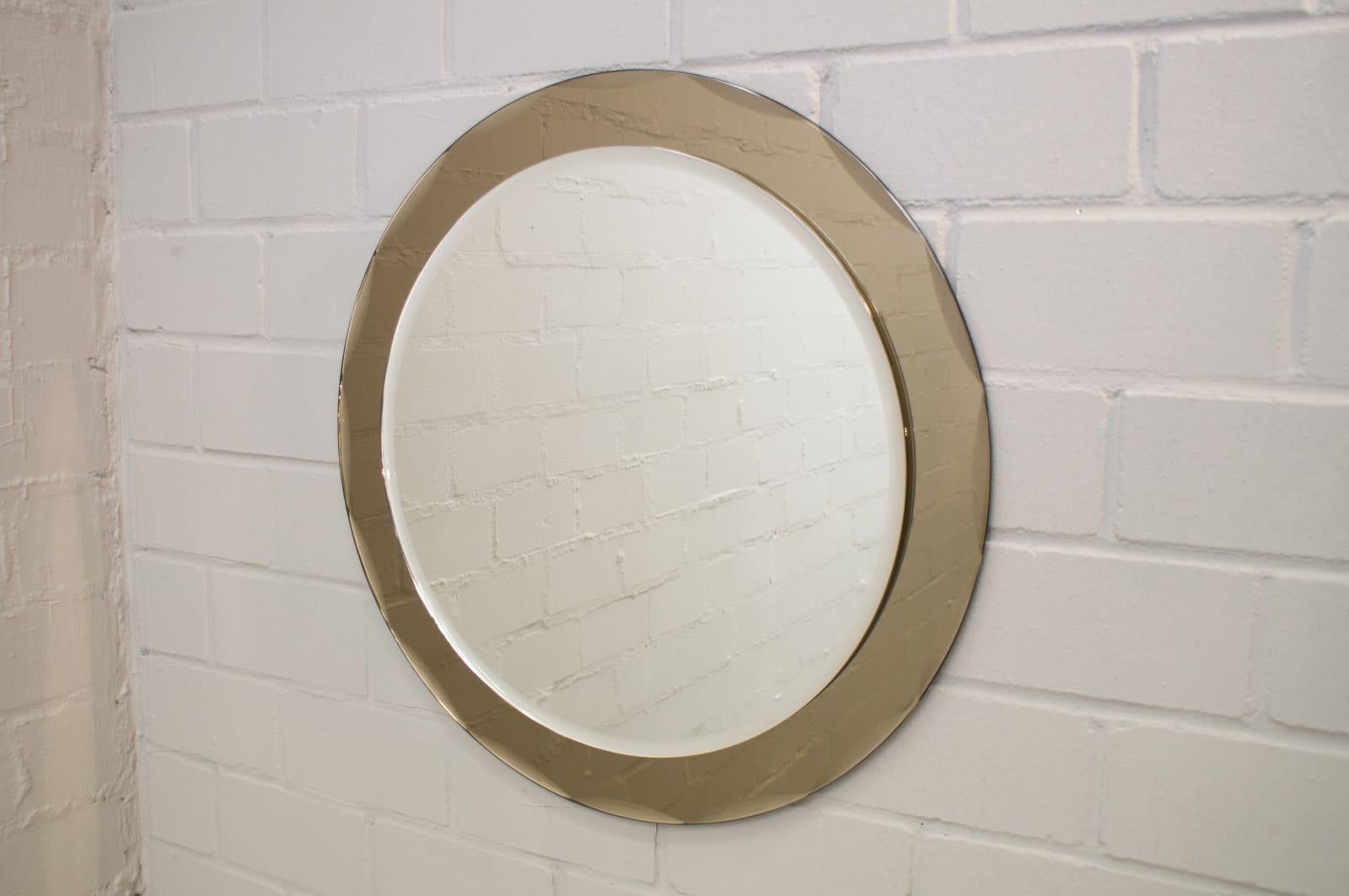 Mirror 1960´s Round mirror from ISA, cut grey rounded crystal frame - Italy