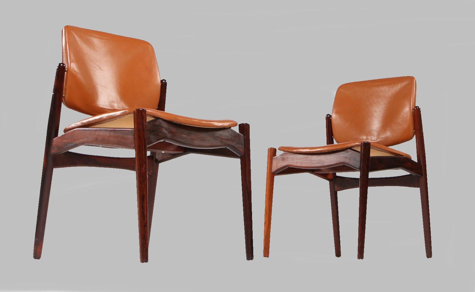 Danois Ensemble de cinq chaises de salle à manger Erik Buch restaurées en bois de rose, retapissage inclus en vente