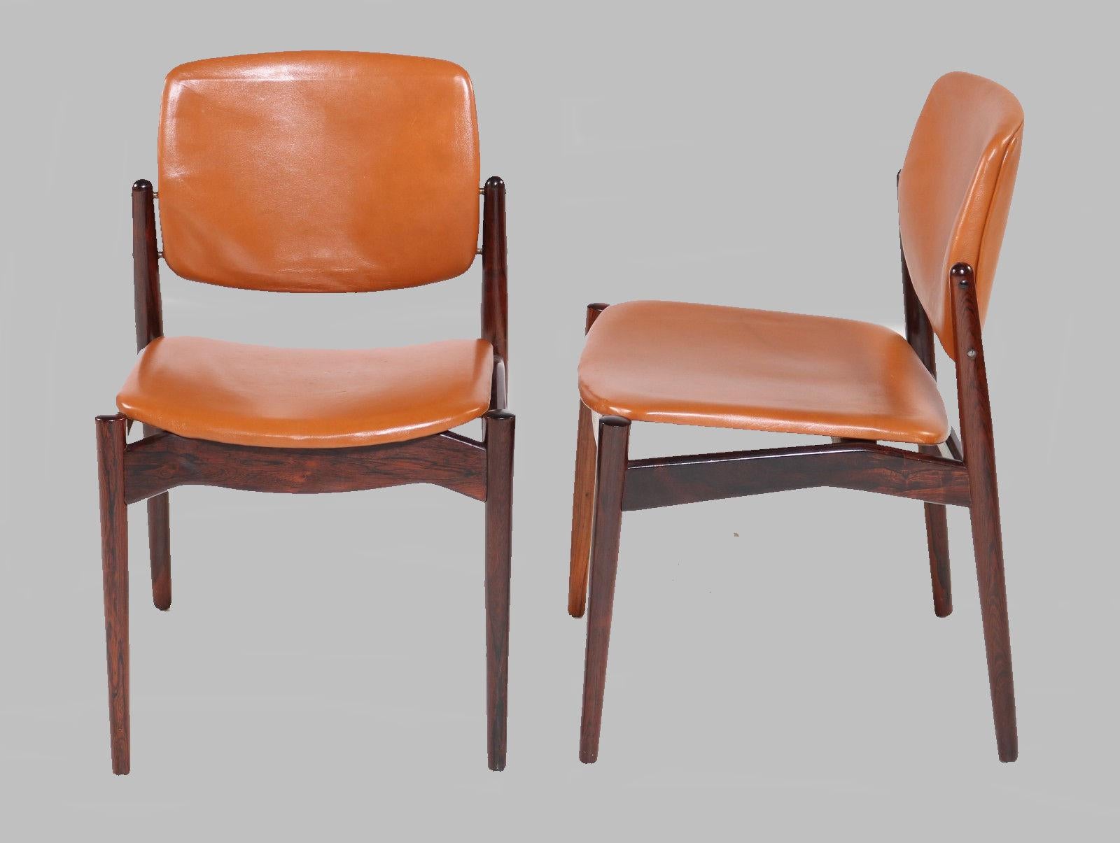 Ensemble de cinq chaises de salle à manger Erik Buch restaurées en bois de rose, retapissage inclus Bon état - En vente à Knebel, DK