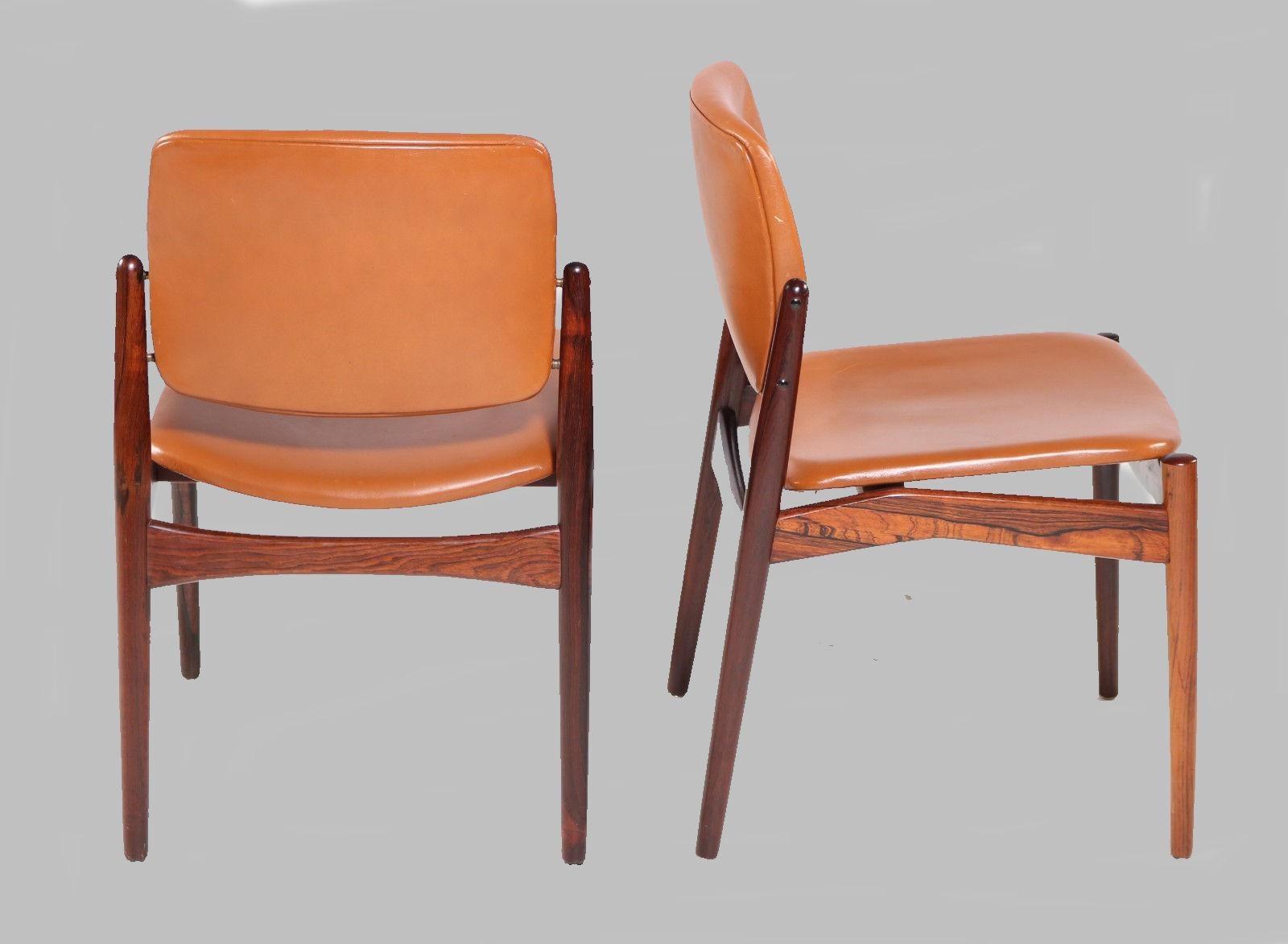 Milieu du XXe siècle Ensemble de cinq chaises de salle à manger Erik Buch restaurées en bois de rose, retapissage inclus en vente