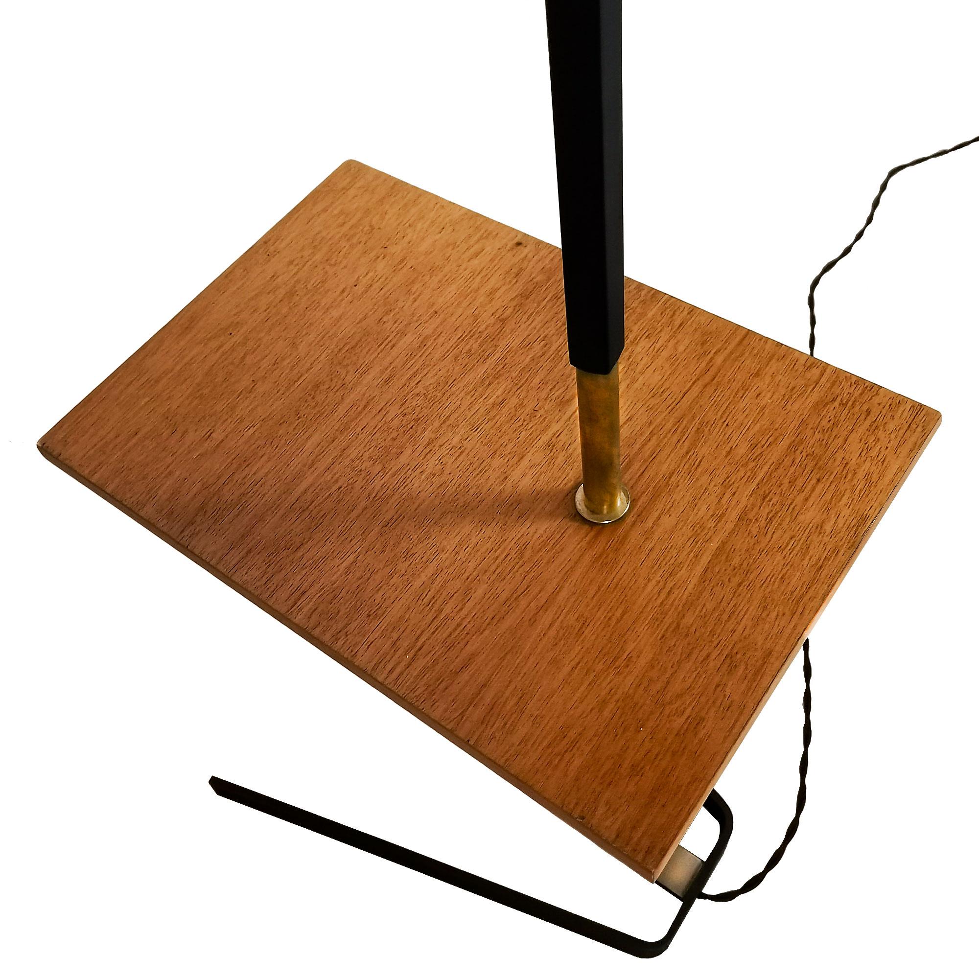 Lampada a stelo moderna di metà secolo con ripiano in mogano - Francia anni '60 in vendita 1