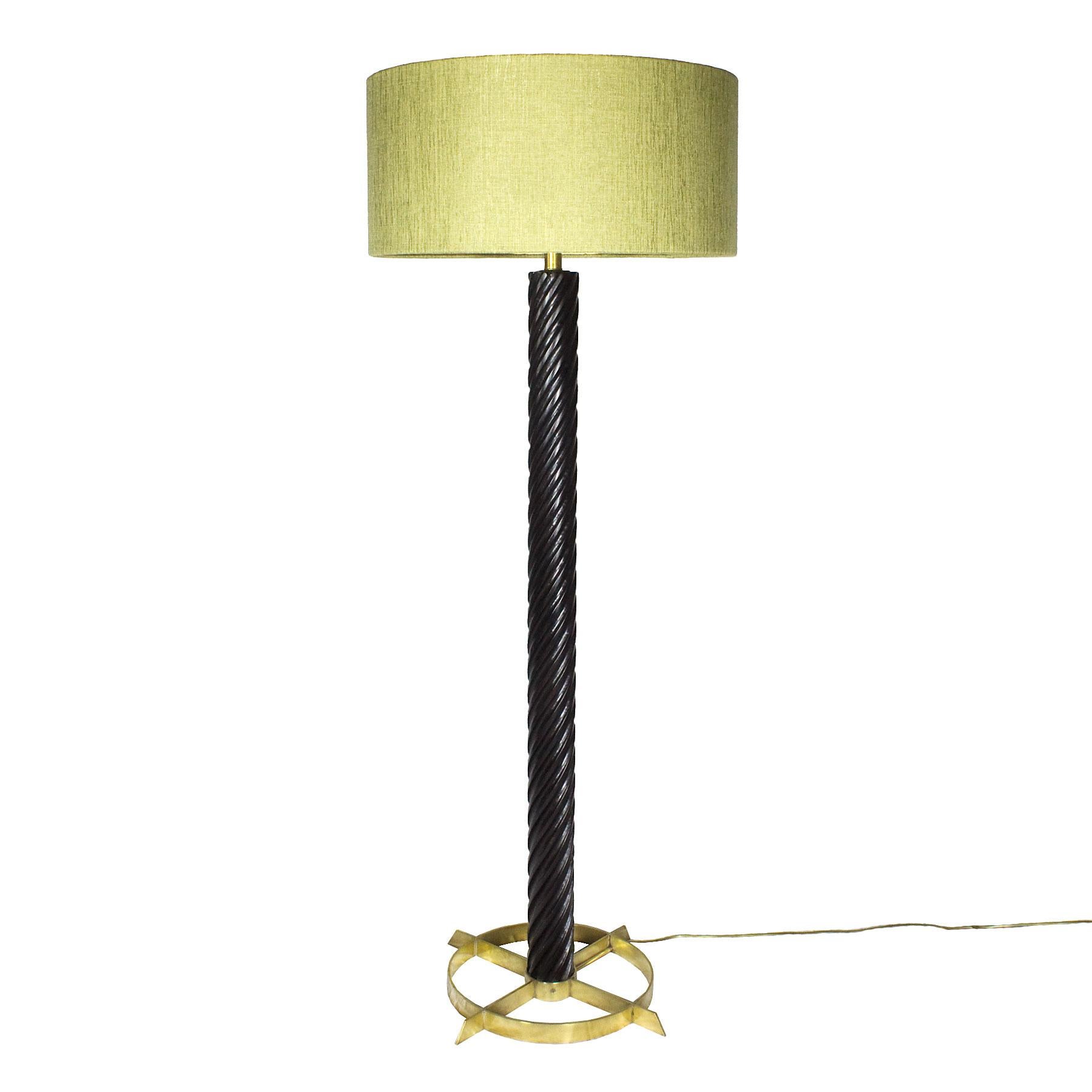 Standing lamp with stained and waxed twisted walnut stand and solid brass base. Redone double lightning system. Light green fabric lampshade.

Design: Jordi Vilanova 

Spain, Barcelona circa 1960.