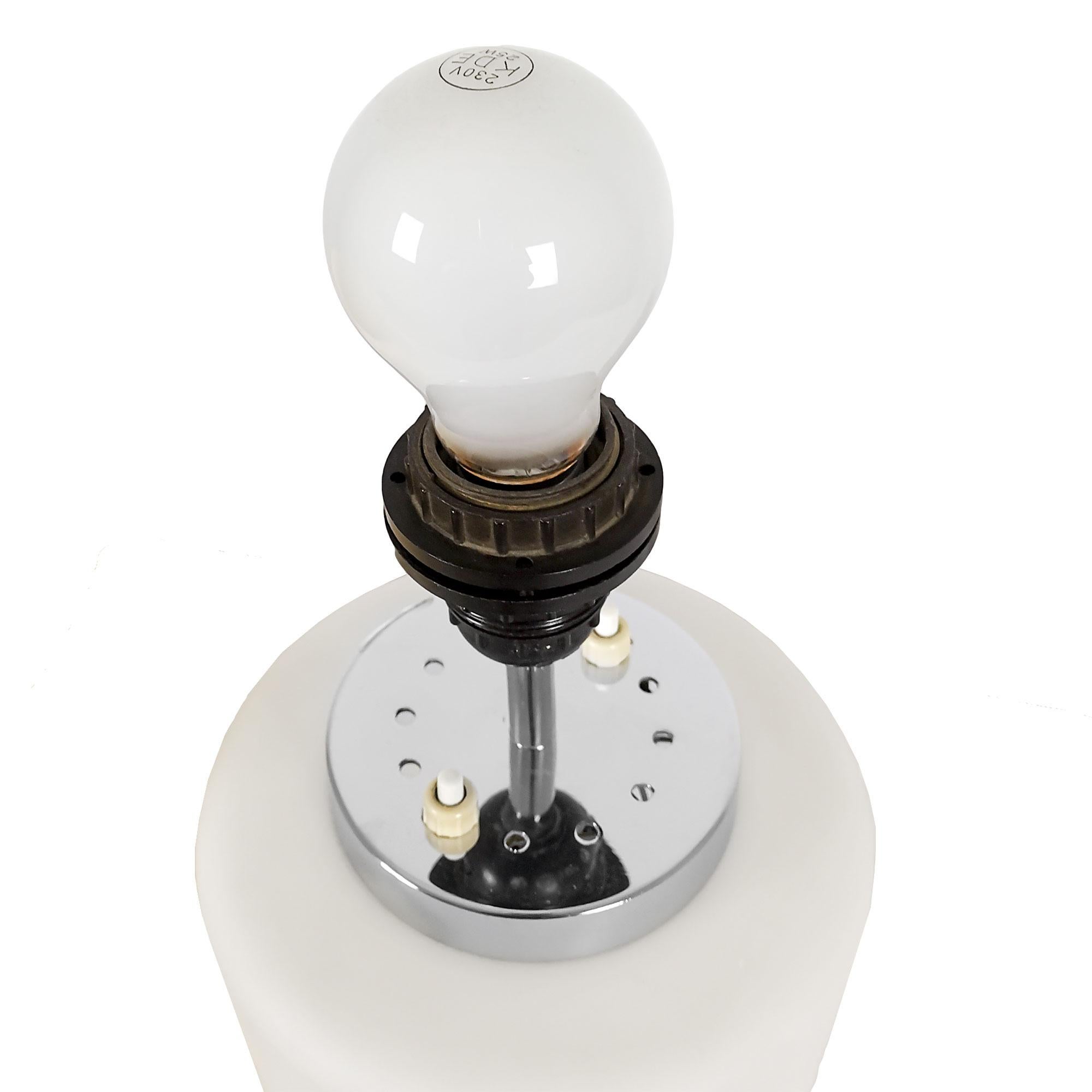 Moderne Tischlampe aus der Mitte des Jahrhunderts mit Doppelbeleuchtungssystem – Italien, 1960er Jahre im Zustand „Gut“ im Angebot in Girona, ES