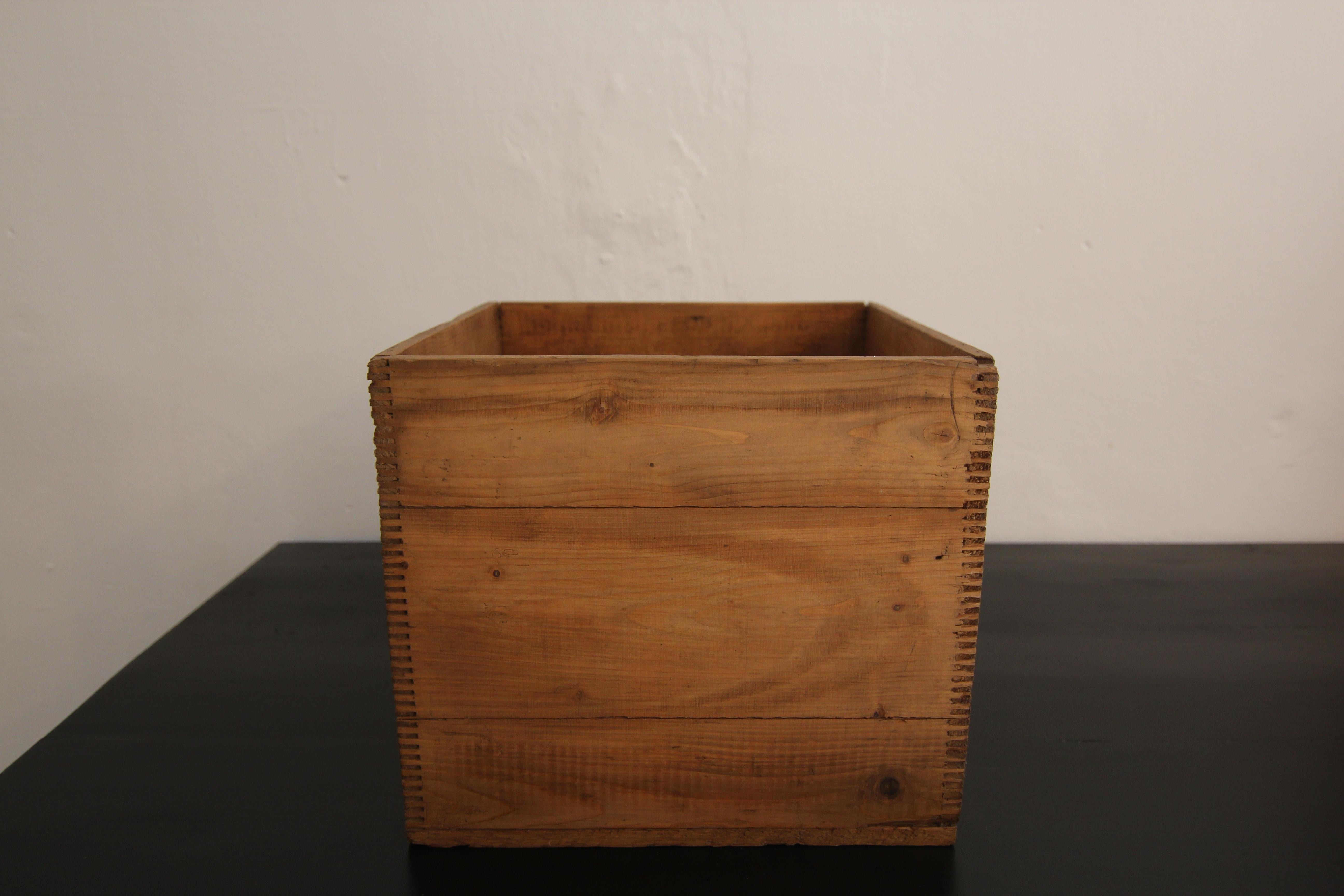 Caja de madera de los años 60 en venta 3