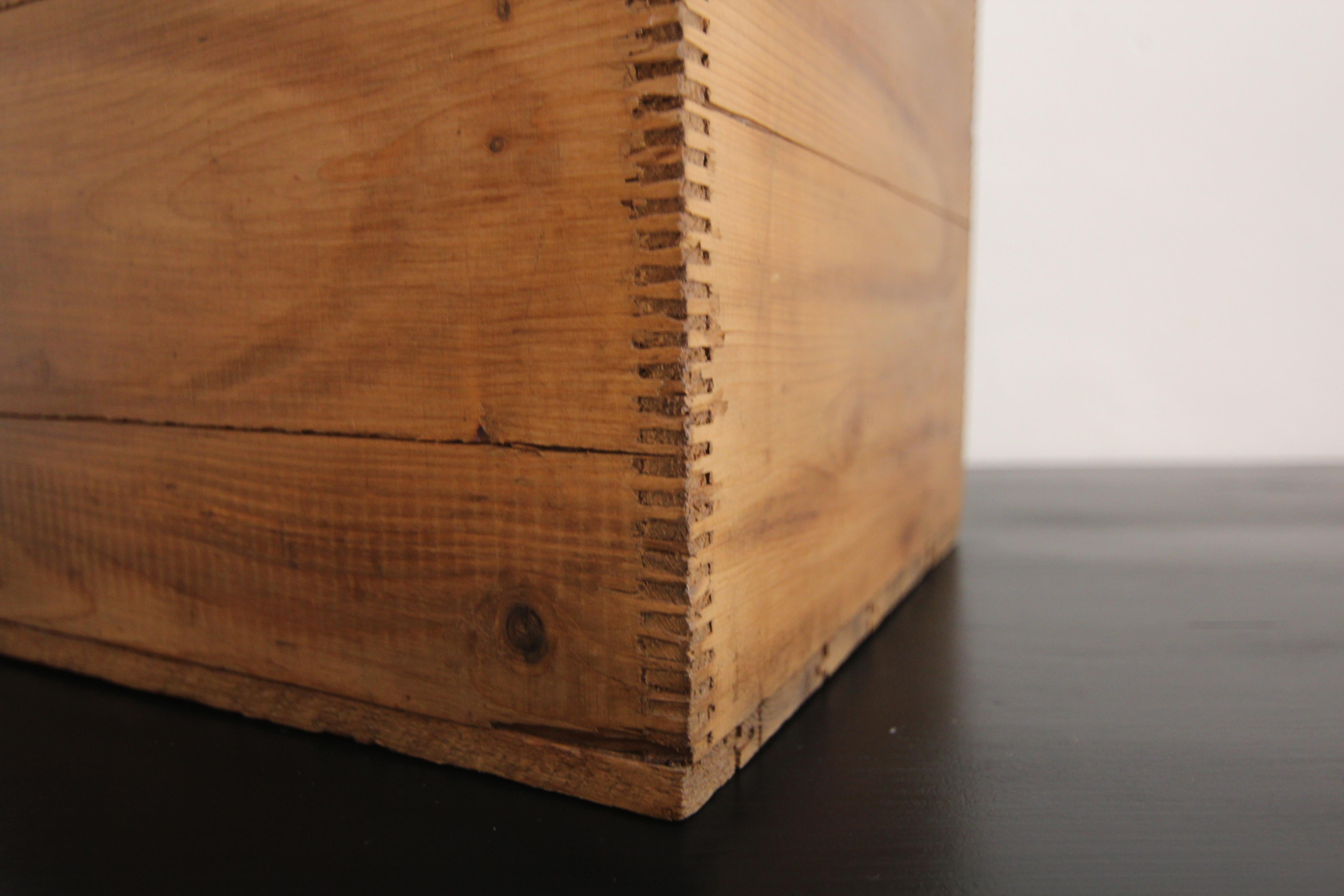 Caja de madera de los años 60 en venta 6