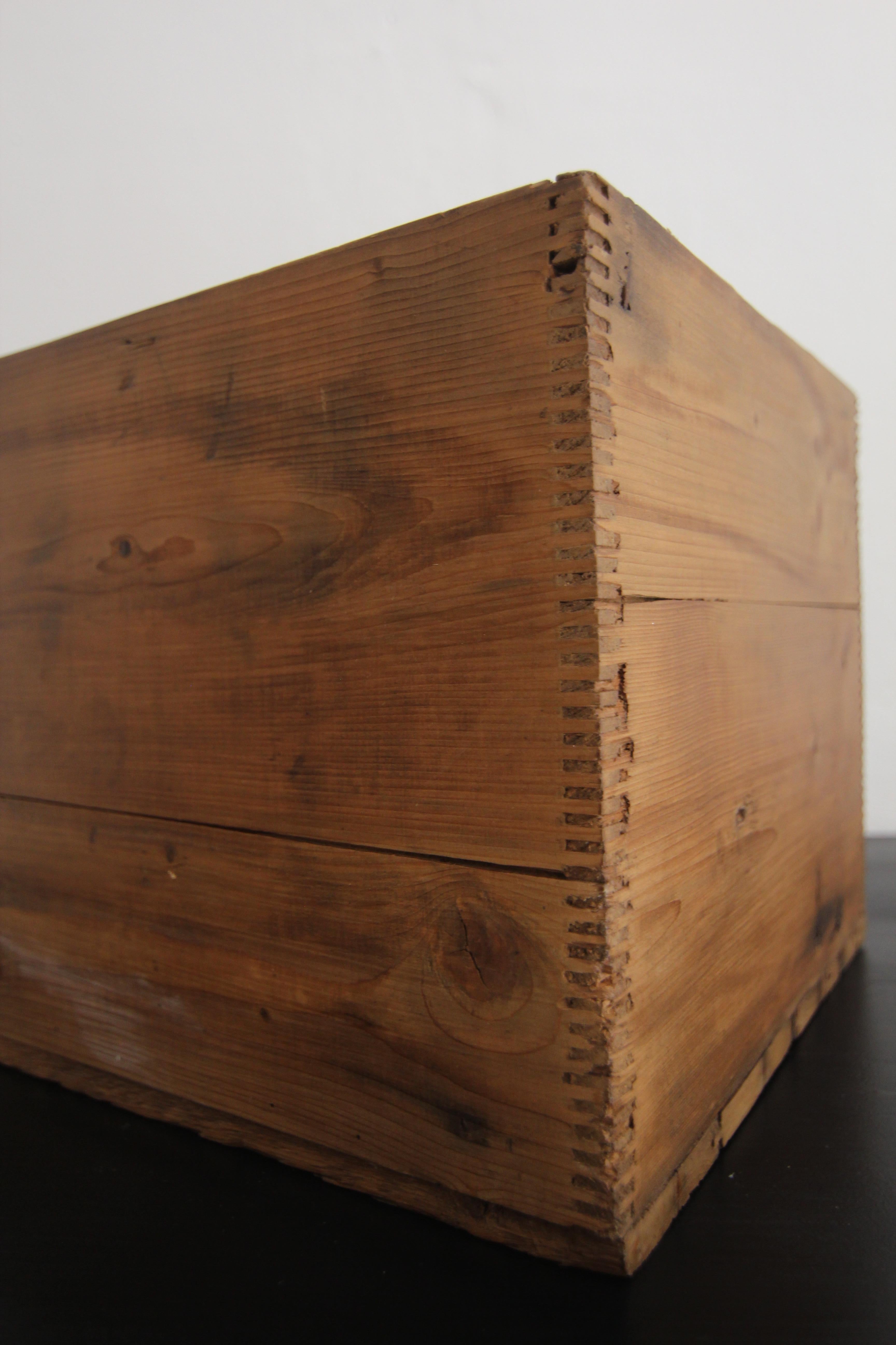 Caja de madera de los años 60 en venta 9