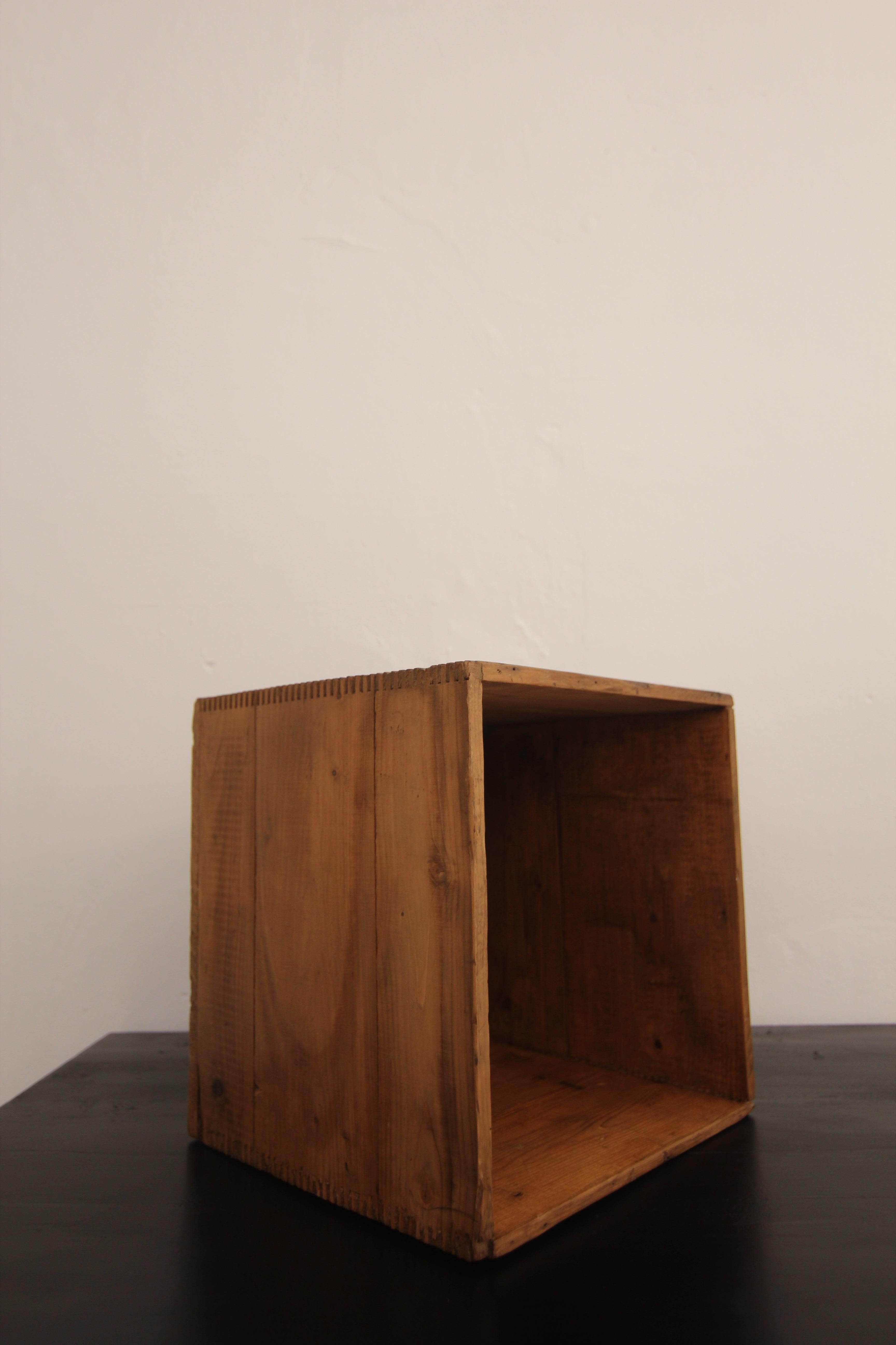 Caja de madera de los años 60 en Bueno estado para la venta en Dusseldorf, DE