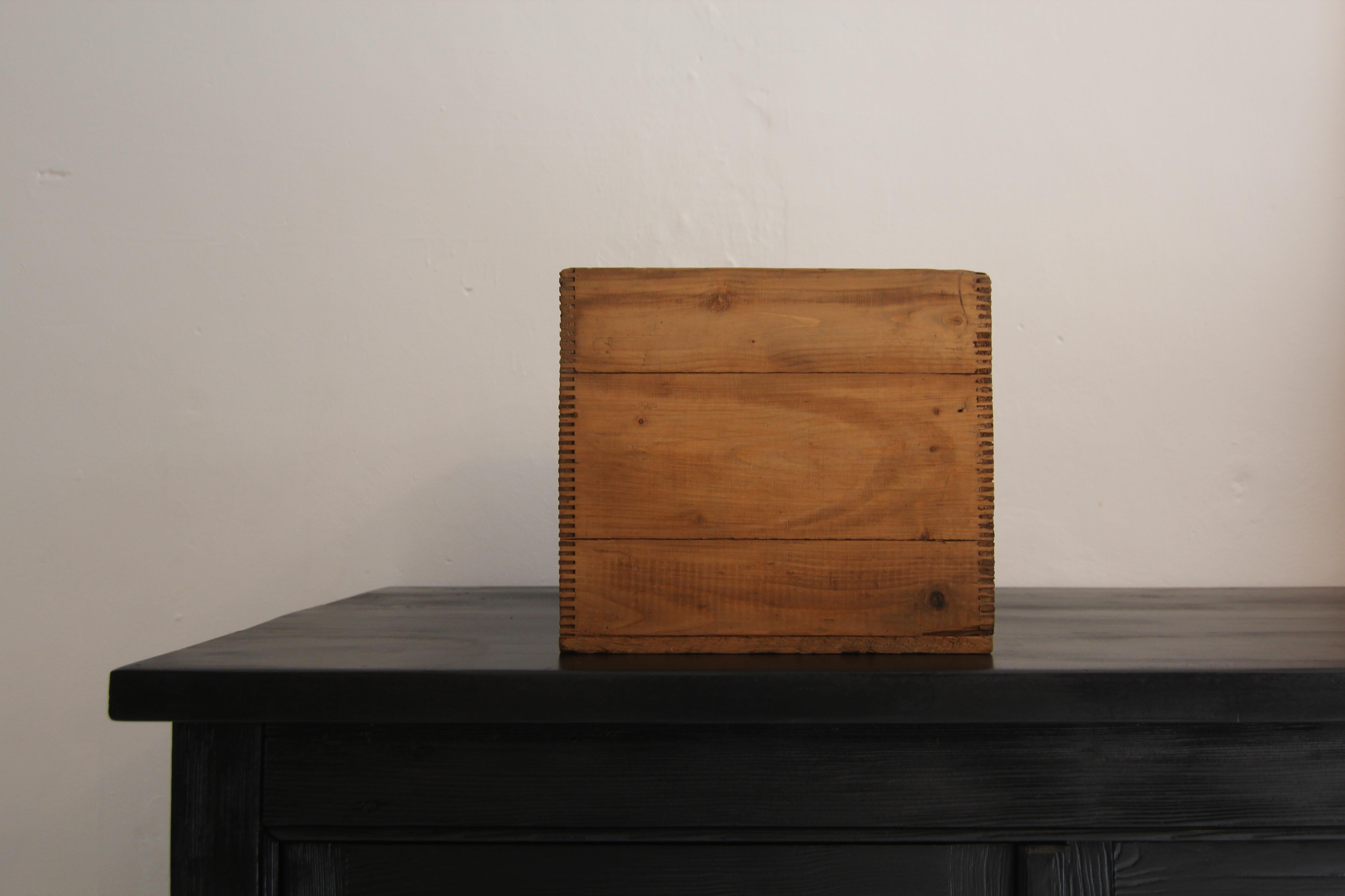 Caja de madera de los años 60 en venta 2