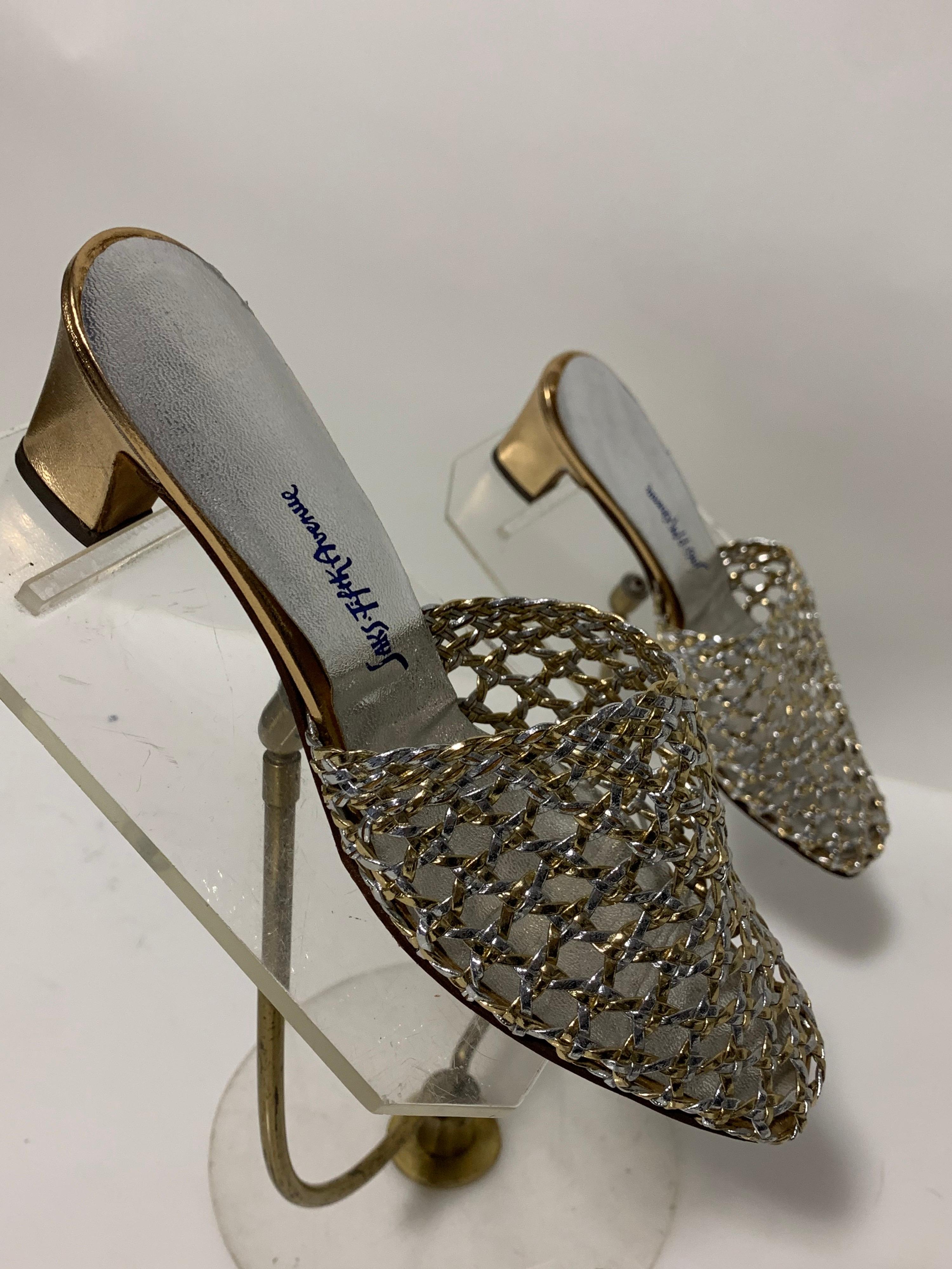 Saks Fifth Avenue - Chaussures à glissière modulaires tissées en panier argenté et or, taille 7,5M, 1960 Bon état - En vente à Gresham, OR