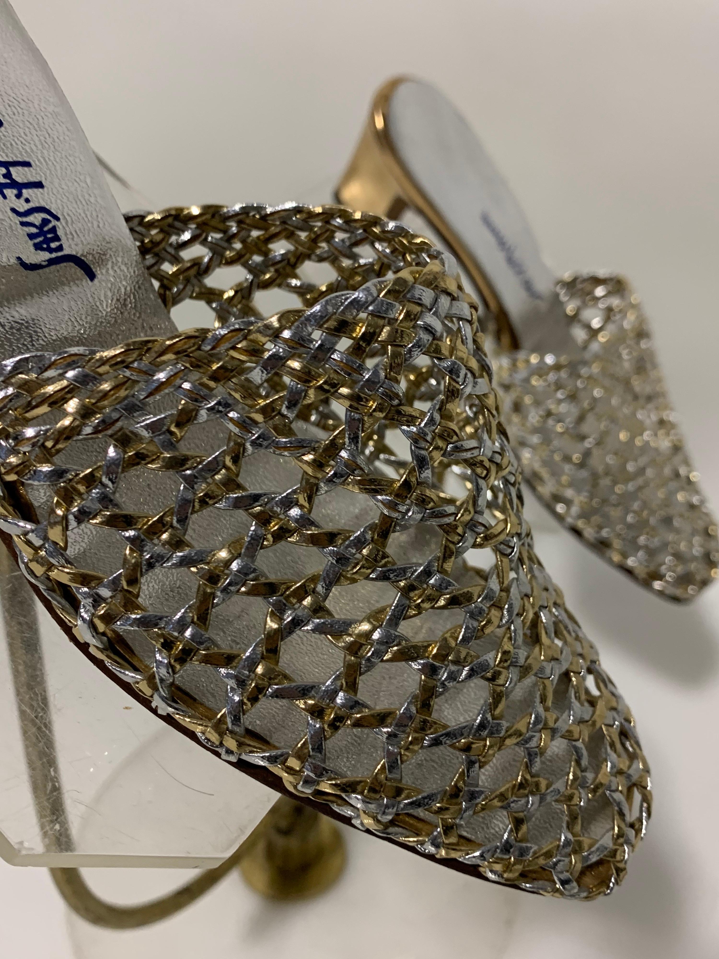 Saks Fifth Avenue - Chaussures à glissière modulaires tissées en panier argenté et or, taille 7,5M, 1960 Pour femmes en vente
