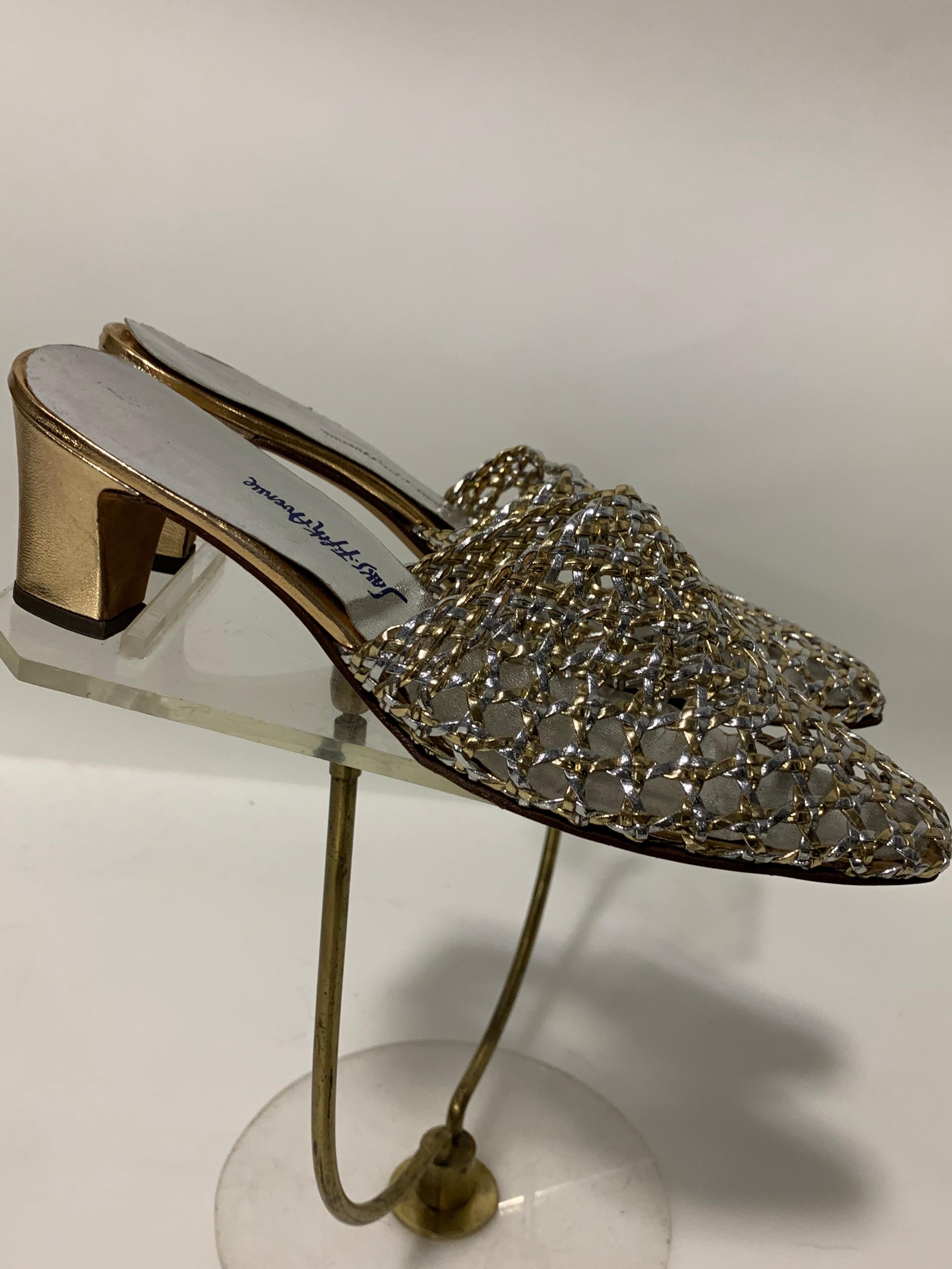 Saks Fifth Avenue - Chaussures à glissière modulaires tissées en panier argenté et or, taille 7,5M, 1960 en vente 1