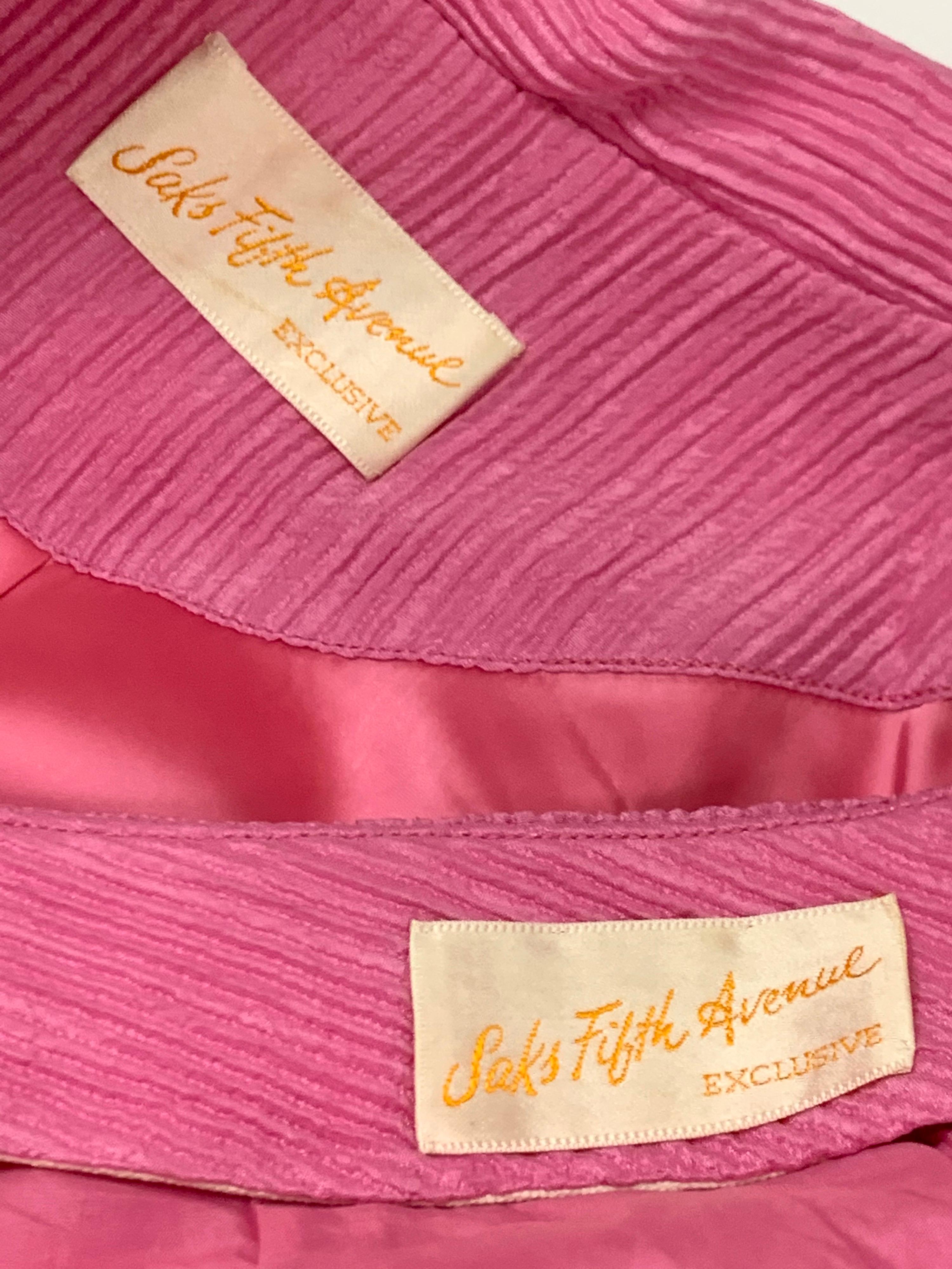 Conjunto de pantalón capri rosa arrugado y túnica Nehru Saks 1960 en venta 13