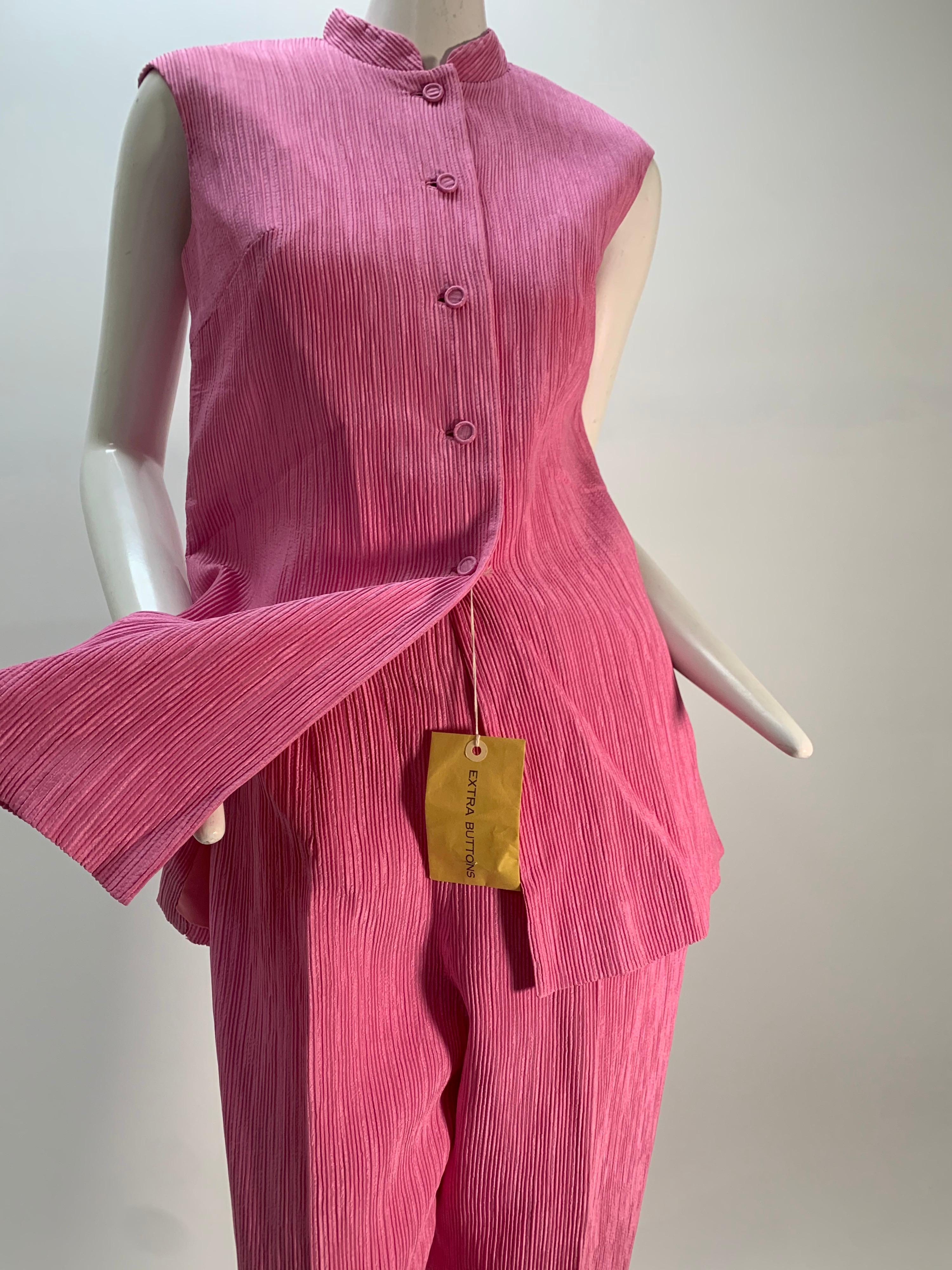 1960 Saks Pink Crinkle Capri Pant & Nehru Tunic Ensemble: Button-up tunic top and pants are made of a permanently and closely pleated fabric. Fully lined. Never worn, with original tag. 