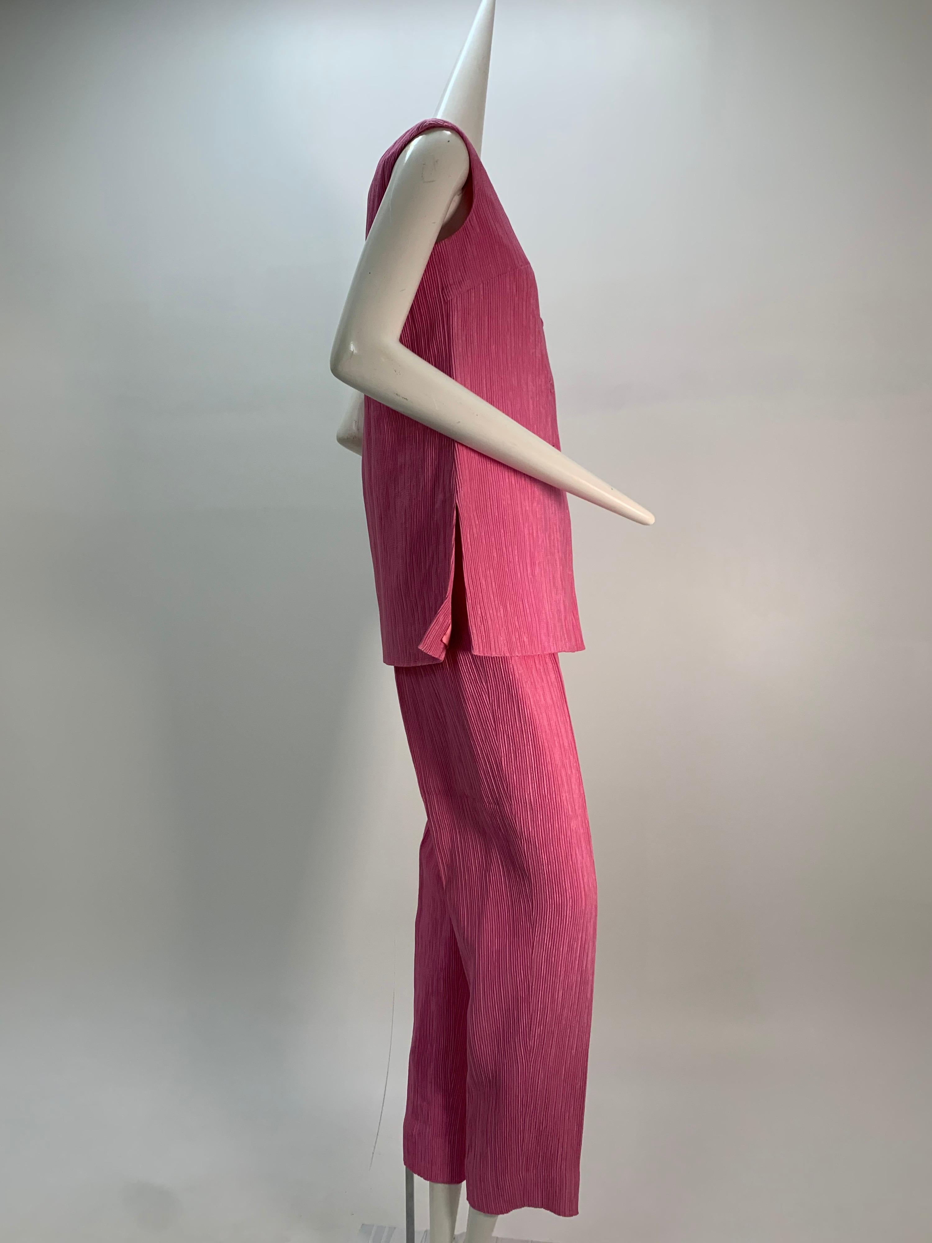 Conjunto de pantalón capri rosa arrugado y túnica Nehru Saks 1960 en venta 1