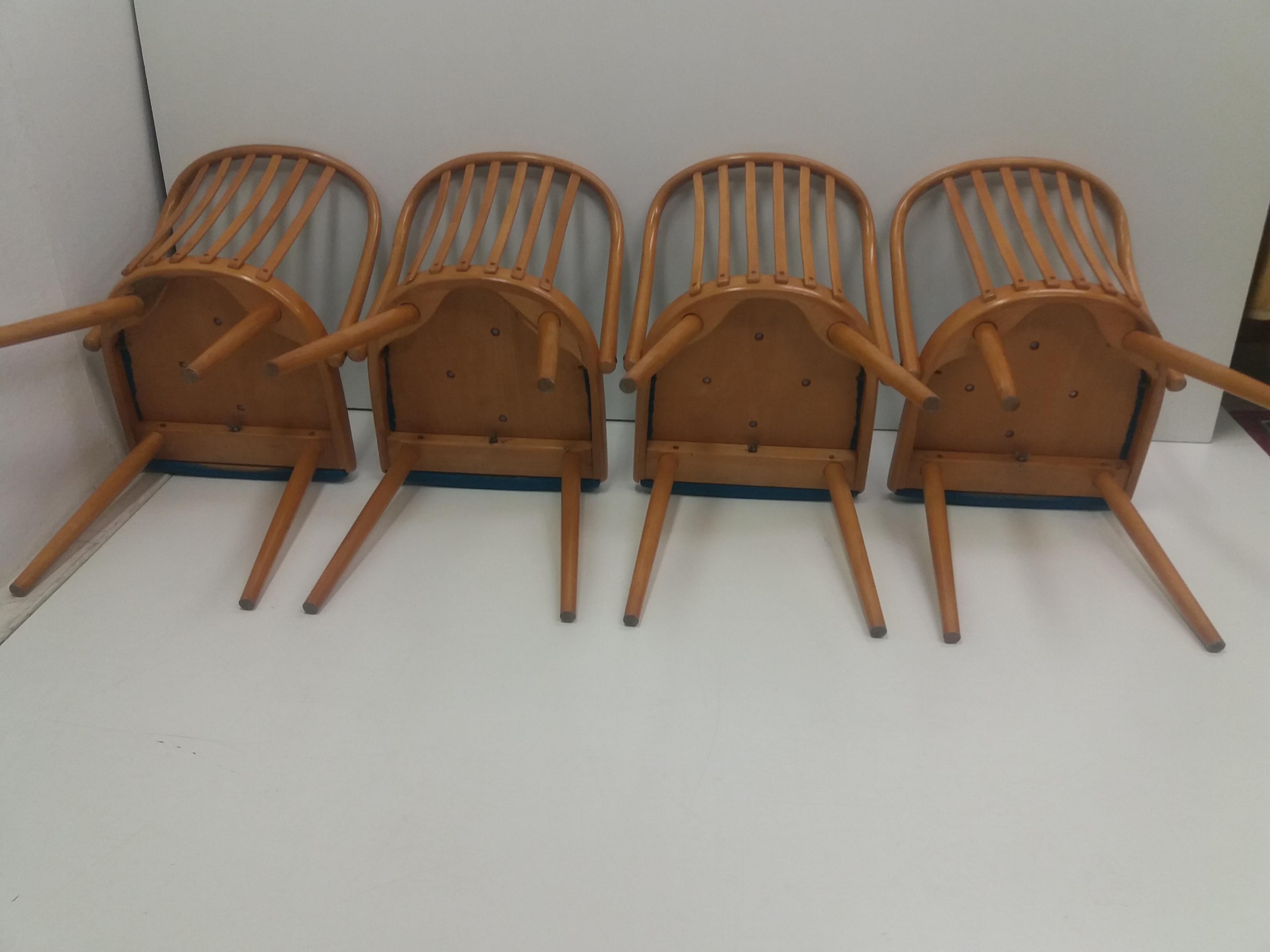 Ensemble de 4 chaises rétro design de 1960, Antonn uman pour Ton, Tchécoslovaquie en vente 4