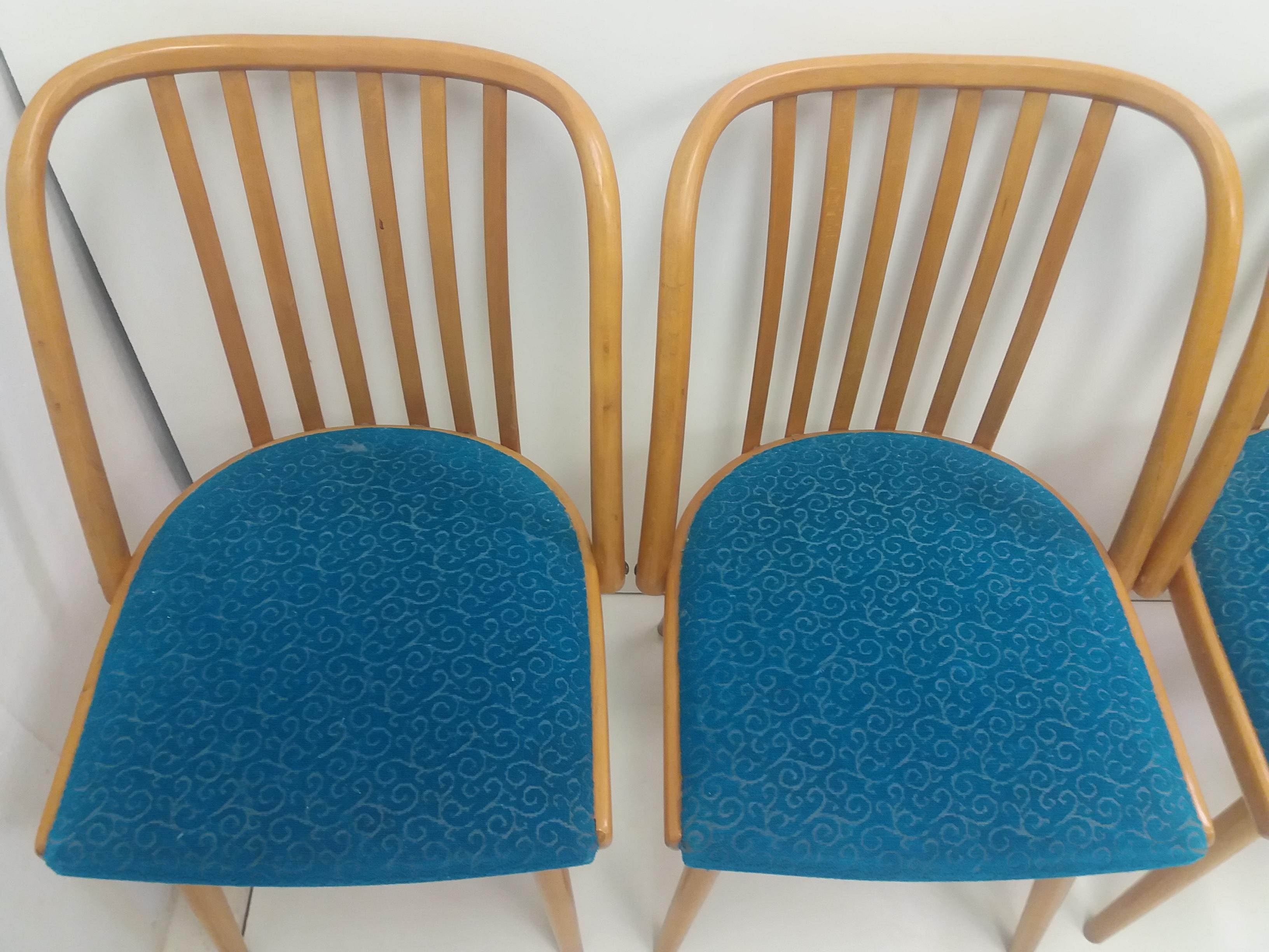 Tchèque Ensemble de 4 chaises rétro design de 1960, Antonn uman pour Ton, Tchécoslovaquie en vente